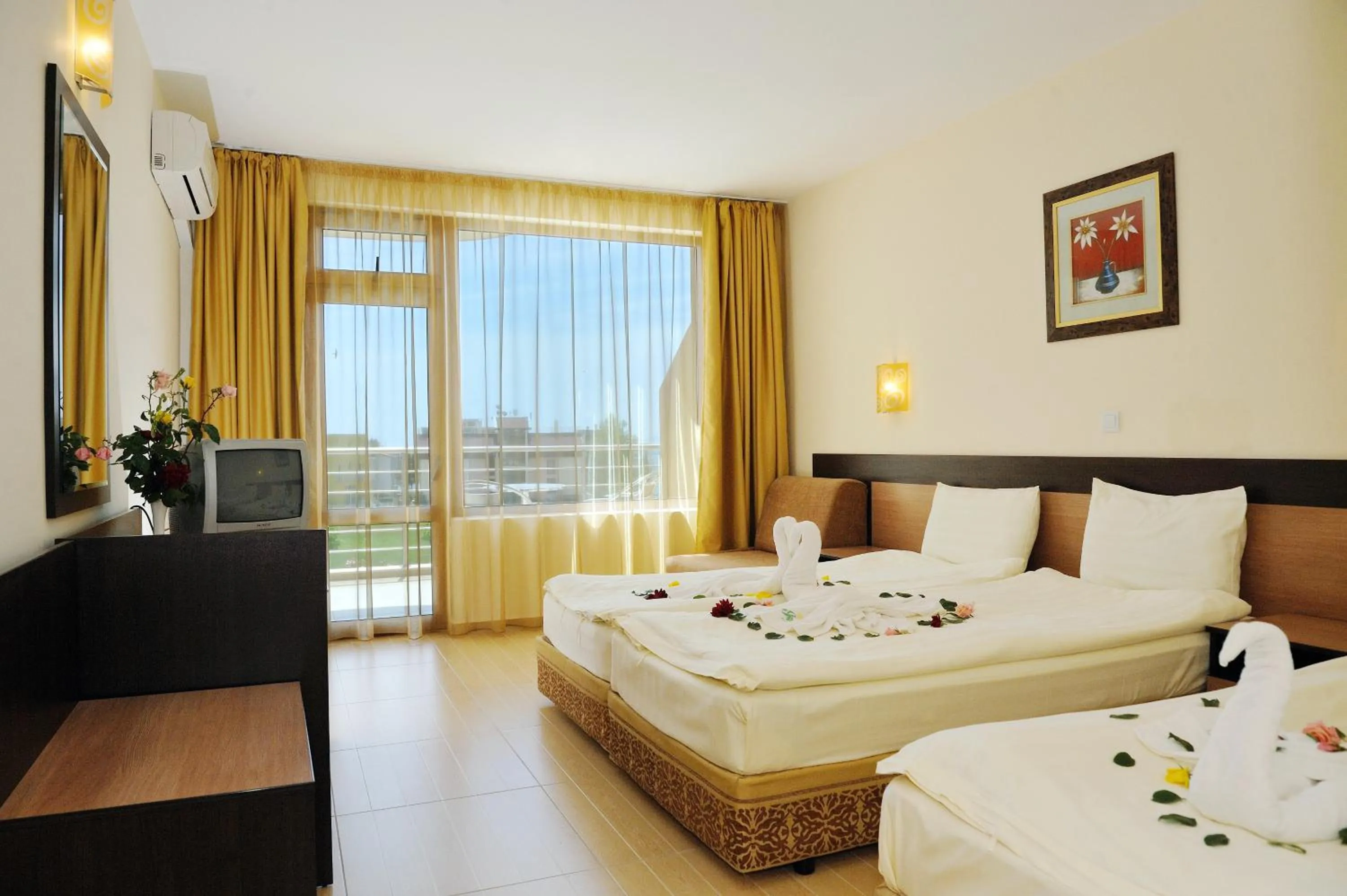 Bedroom, Bed in Hotel Iris