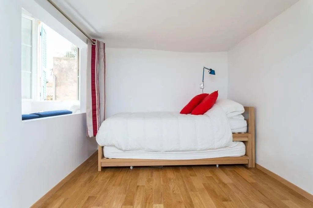 Bed in Le Noble in Scenic Villefranche Sur Mer