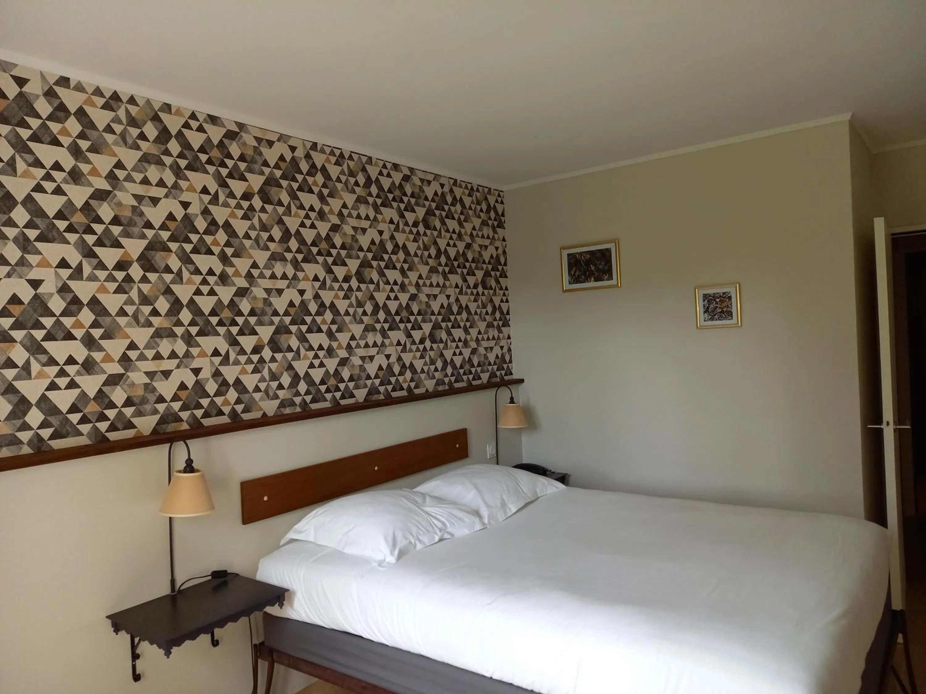 Bedroom, Bed in Domaine de l'Echassier, The Originals Relais