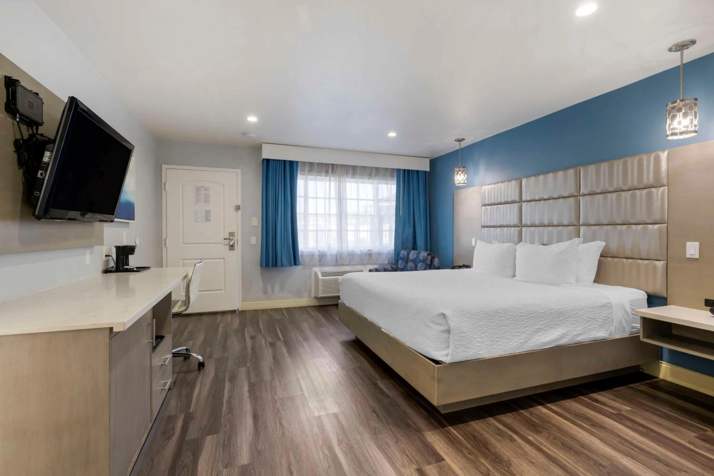 Bedroom, Bed in Best Western Orange Plaza