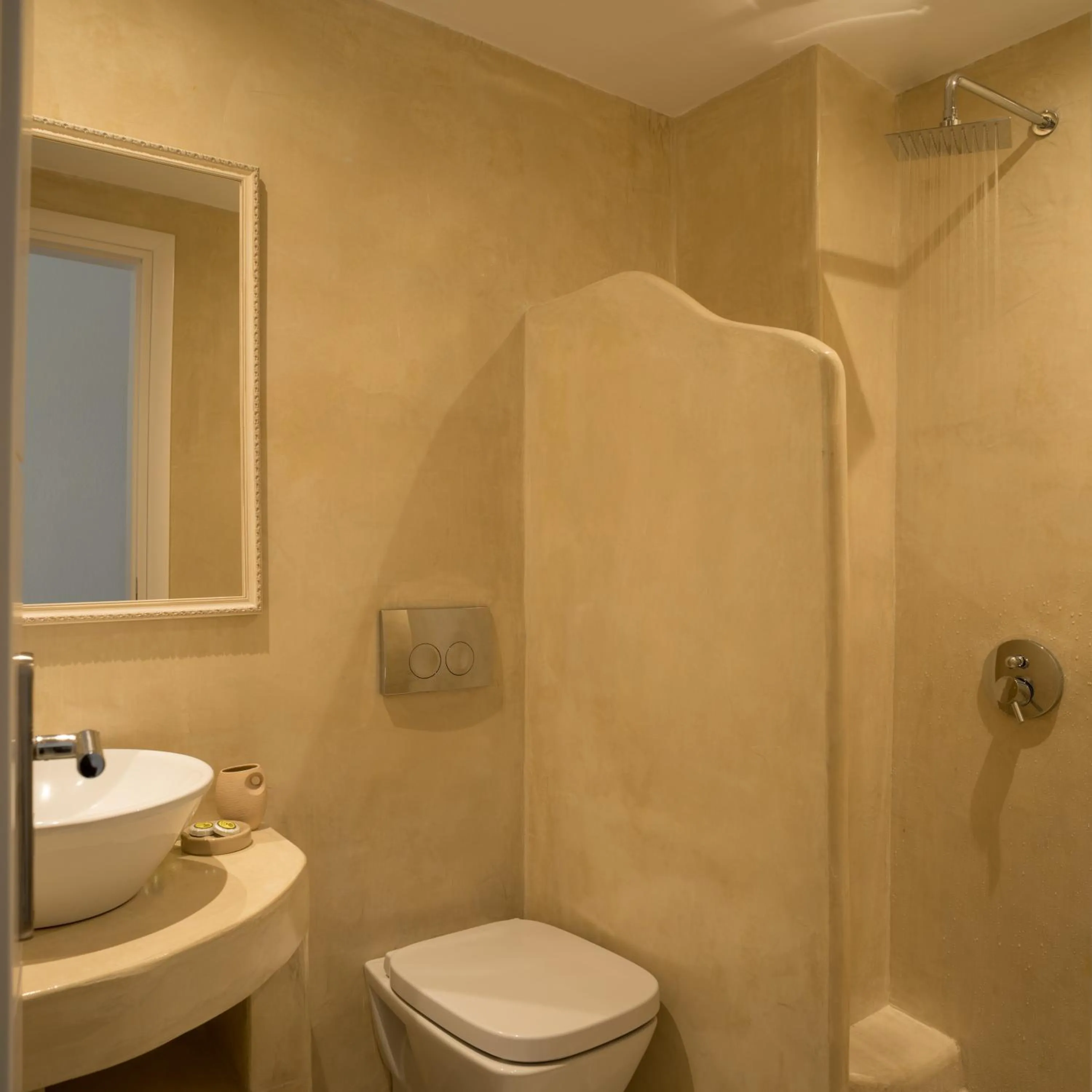 Shower in Caldera Romantica Hotel