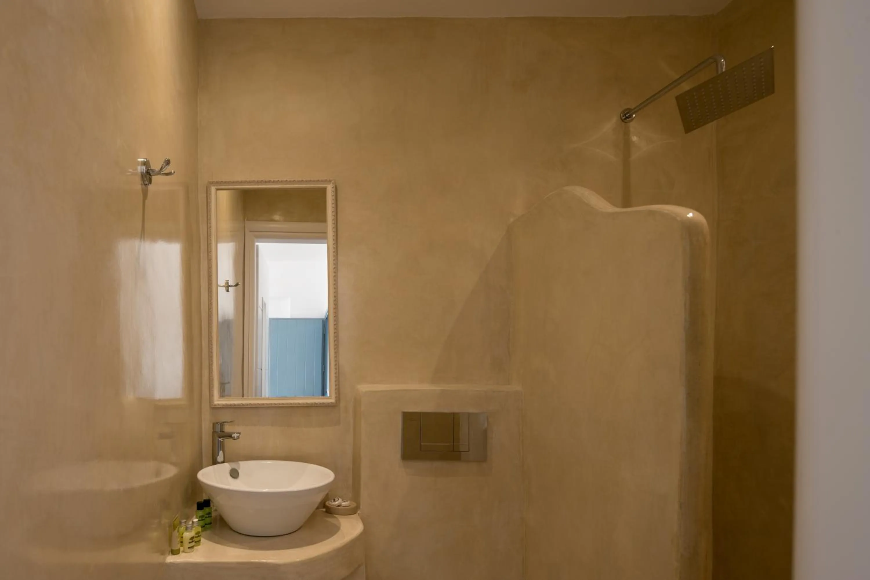 Shower in Caldera Romantica Hotel