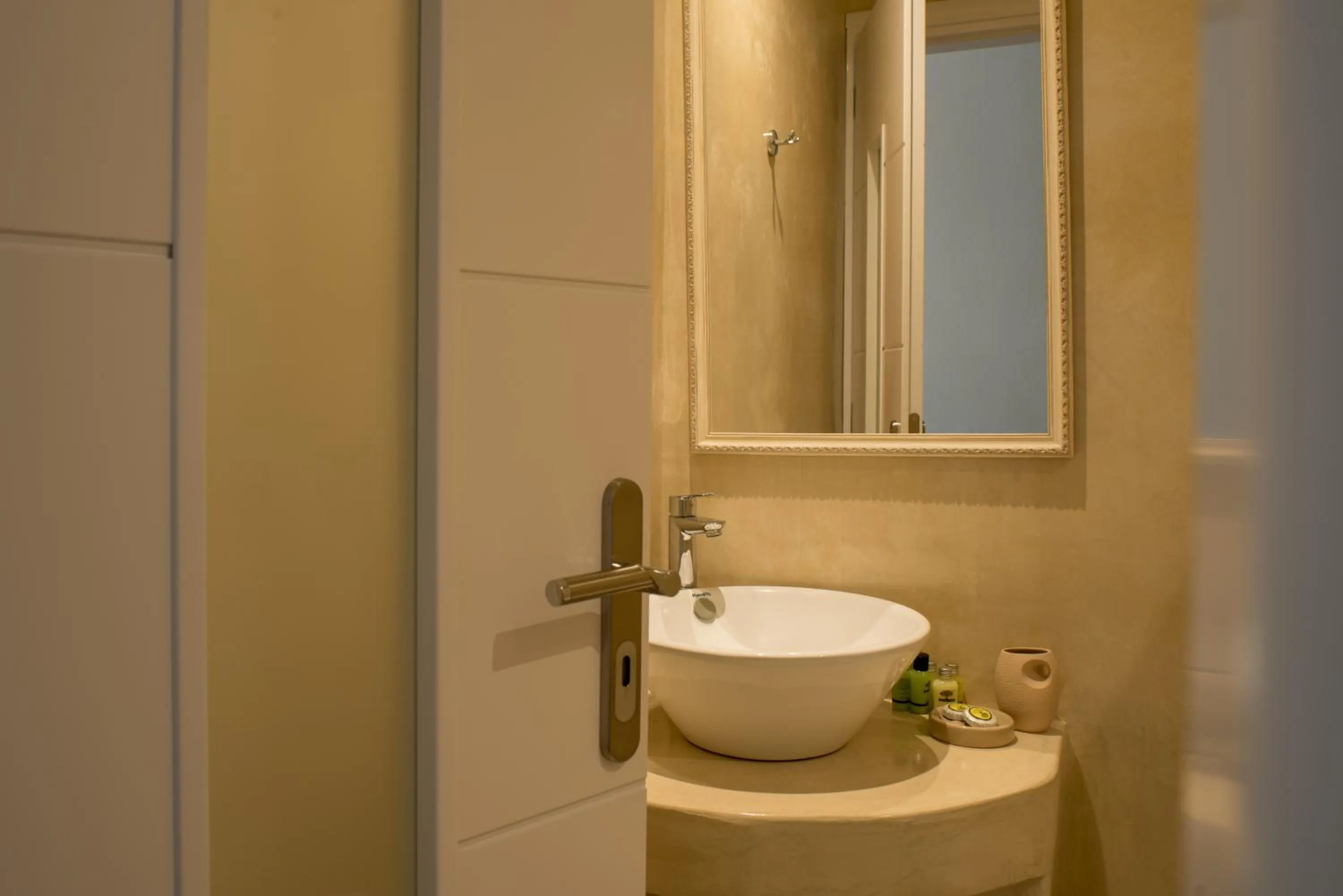 Bathroom in Caldera Romantica Hotel