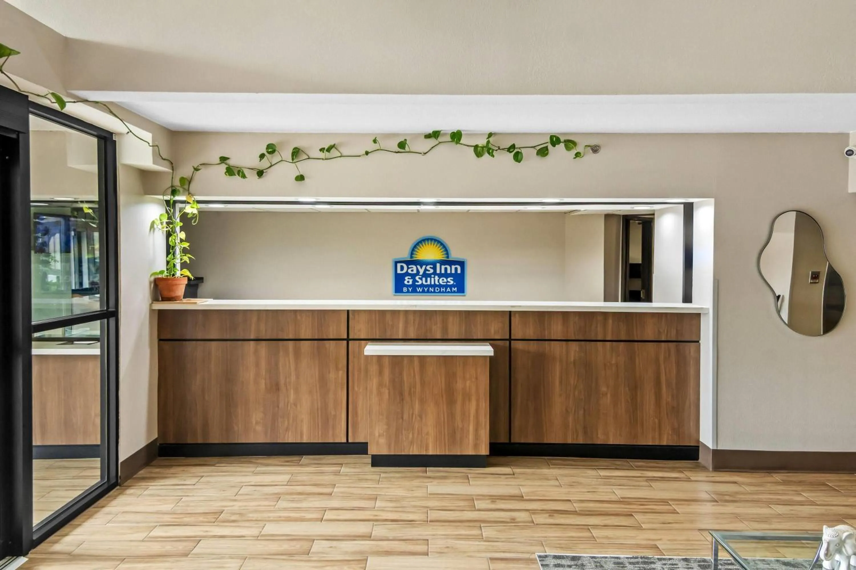 Lobby or reception in Days Inn & Suites by Wyndham DeSoto