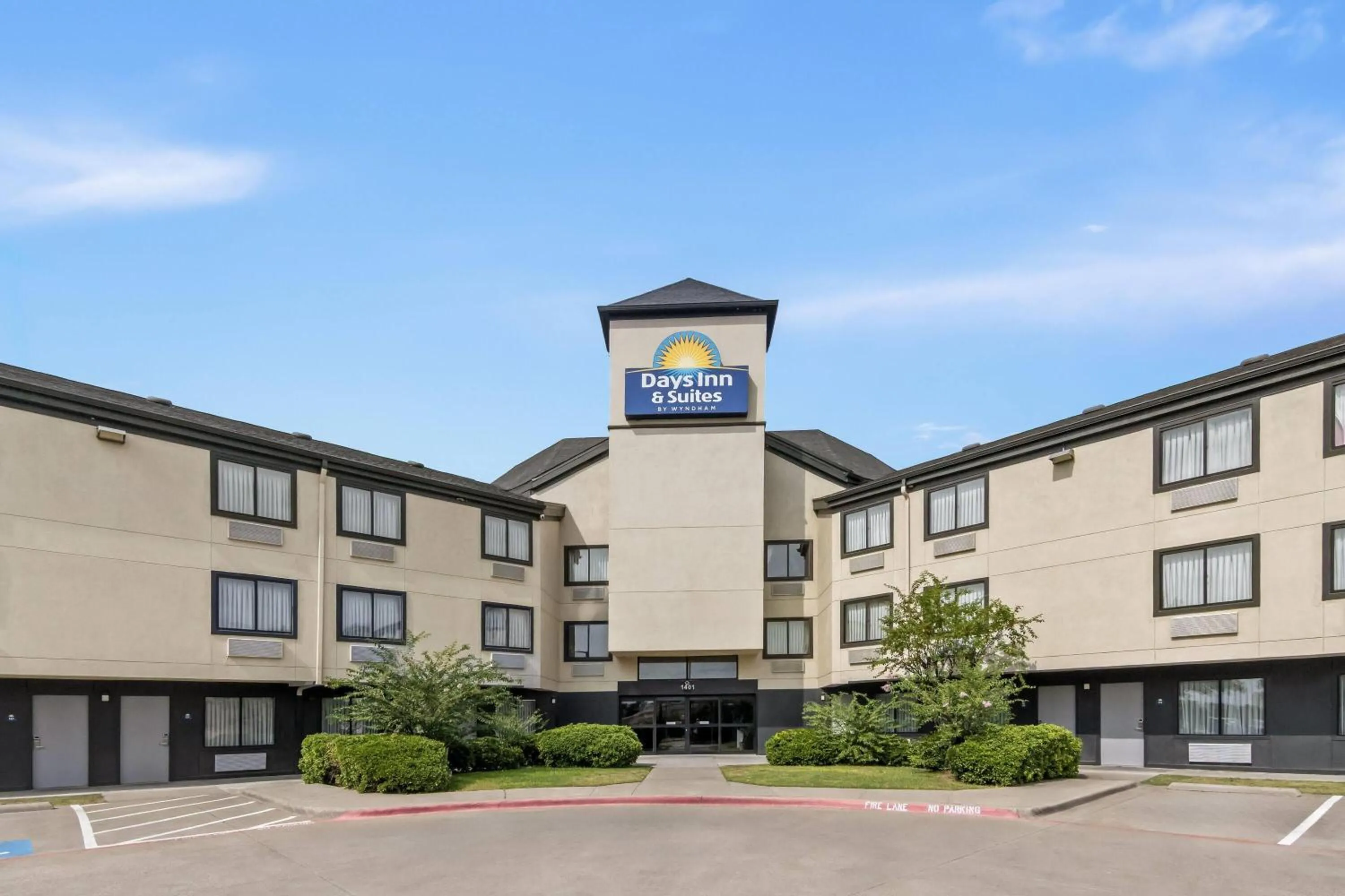 Swimming pool in Days Inn & Suites by Wyndham DeSoto