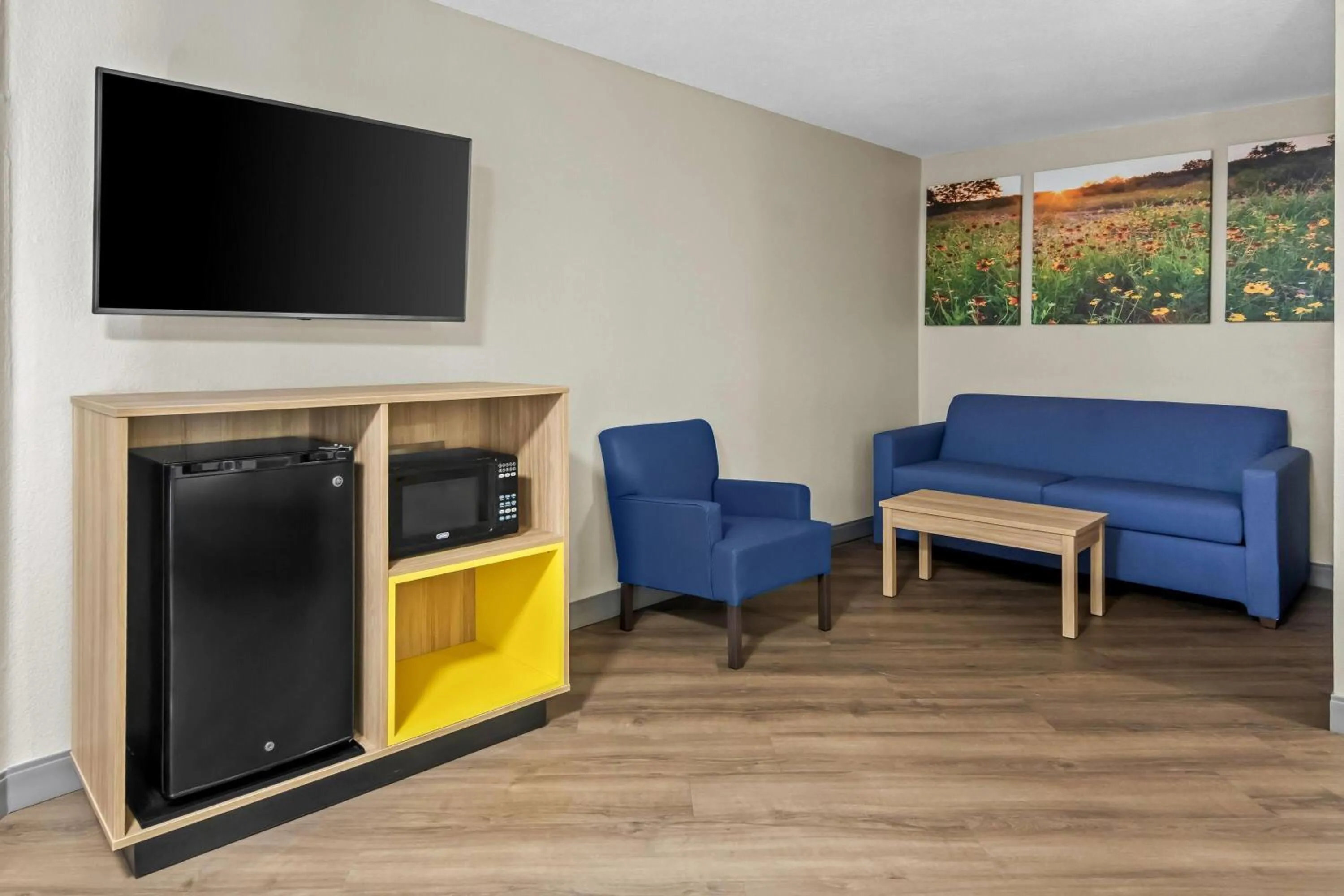 Photo of the whole room in Days Inn & Suites by Wyndham DeSoto