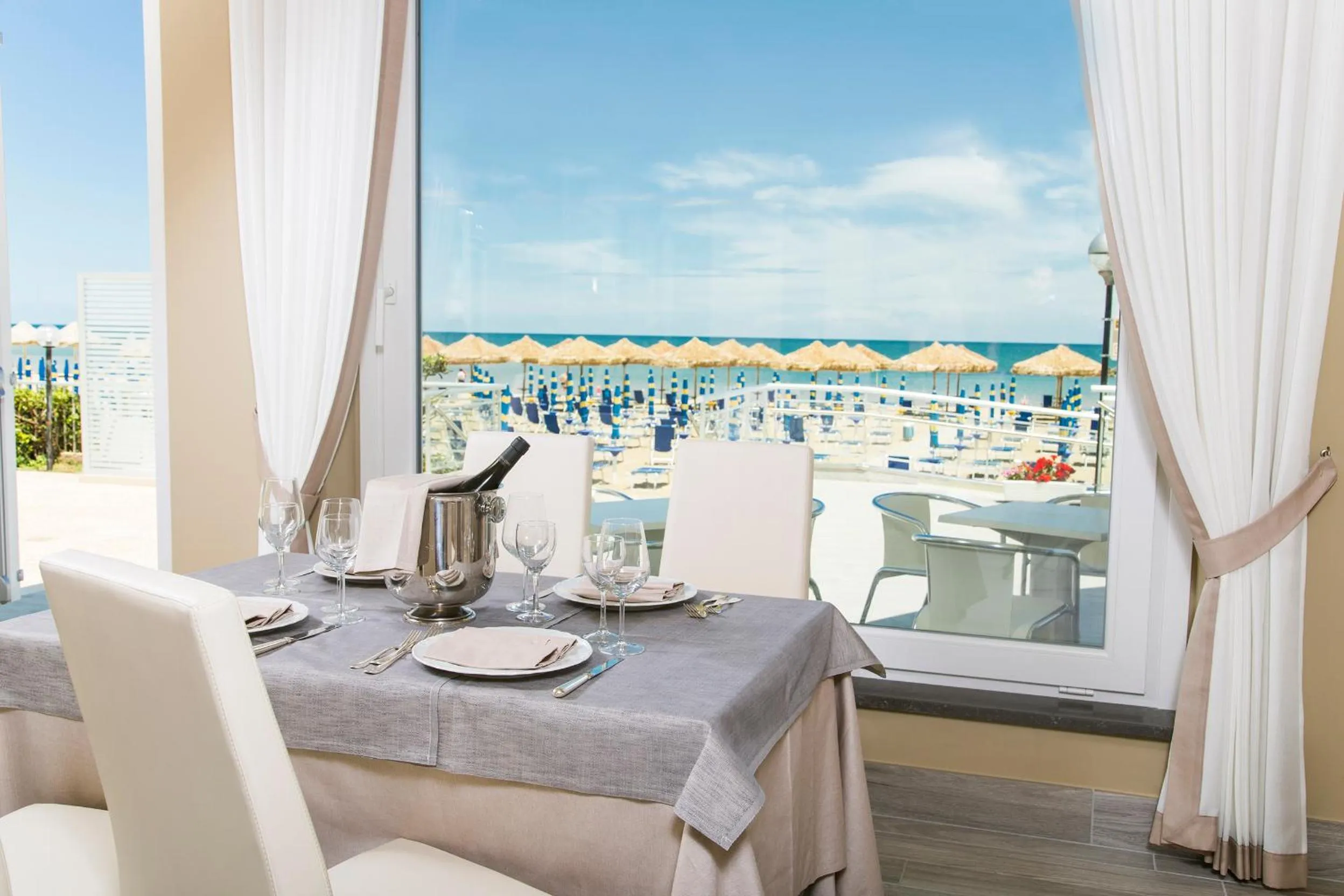 Restaurant/places to eat in Hotel Mara