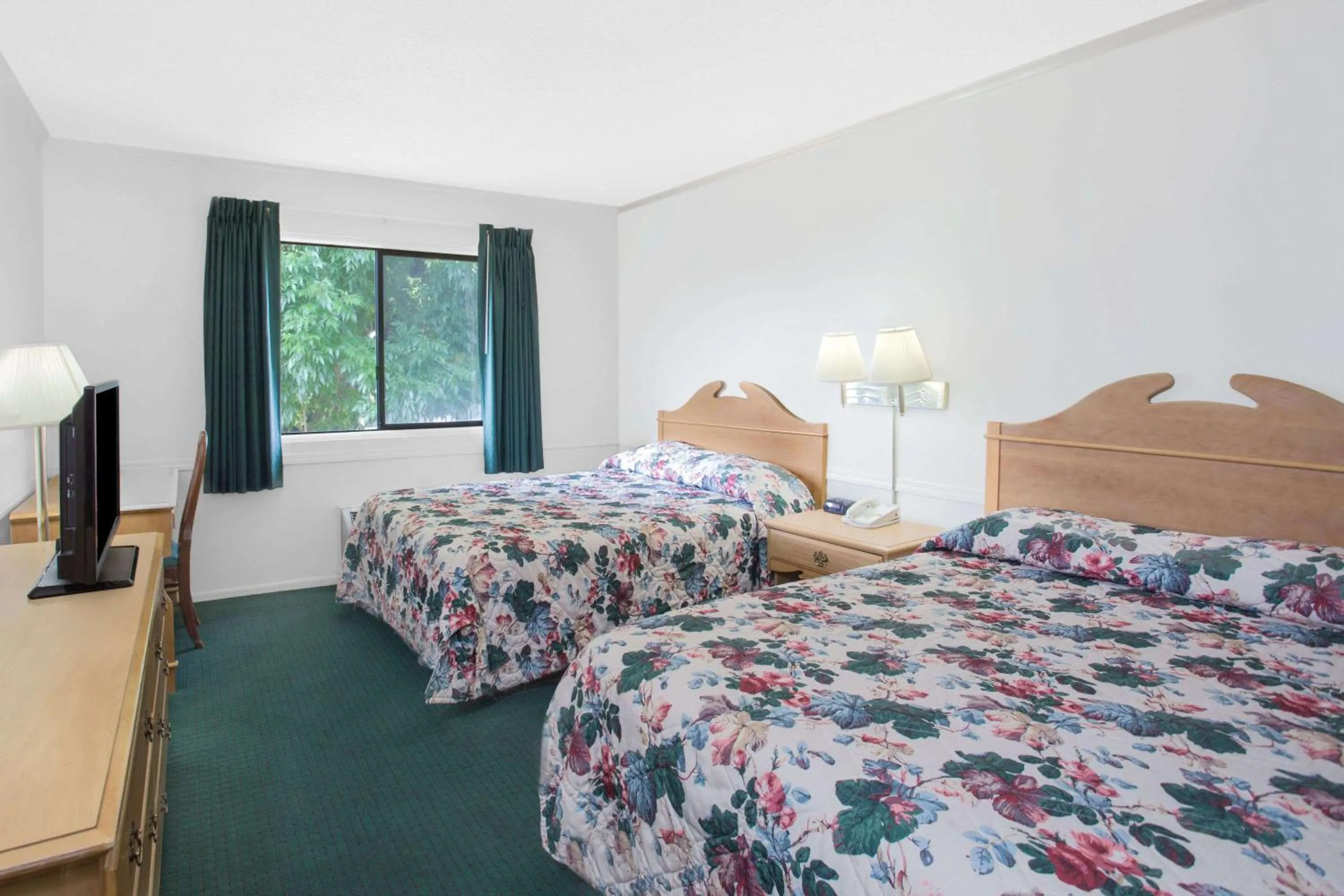 Photo of the whole room in Knights Inn Pico Rivera