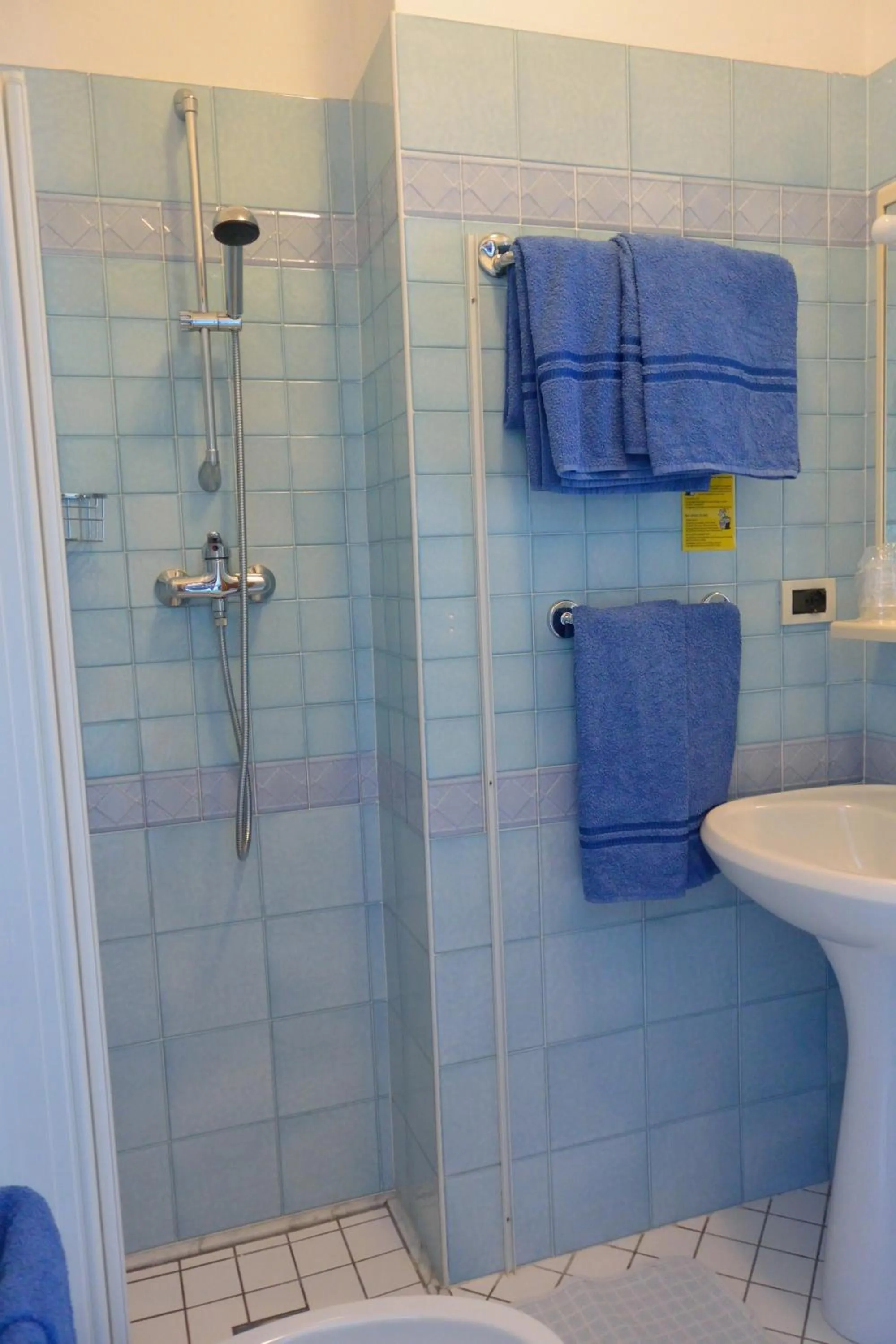 Bathroom in Hotel Paris