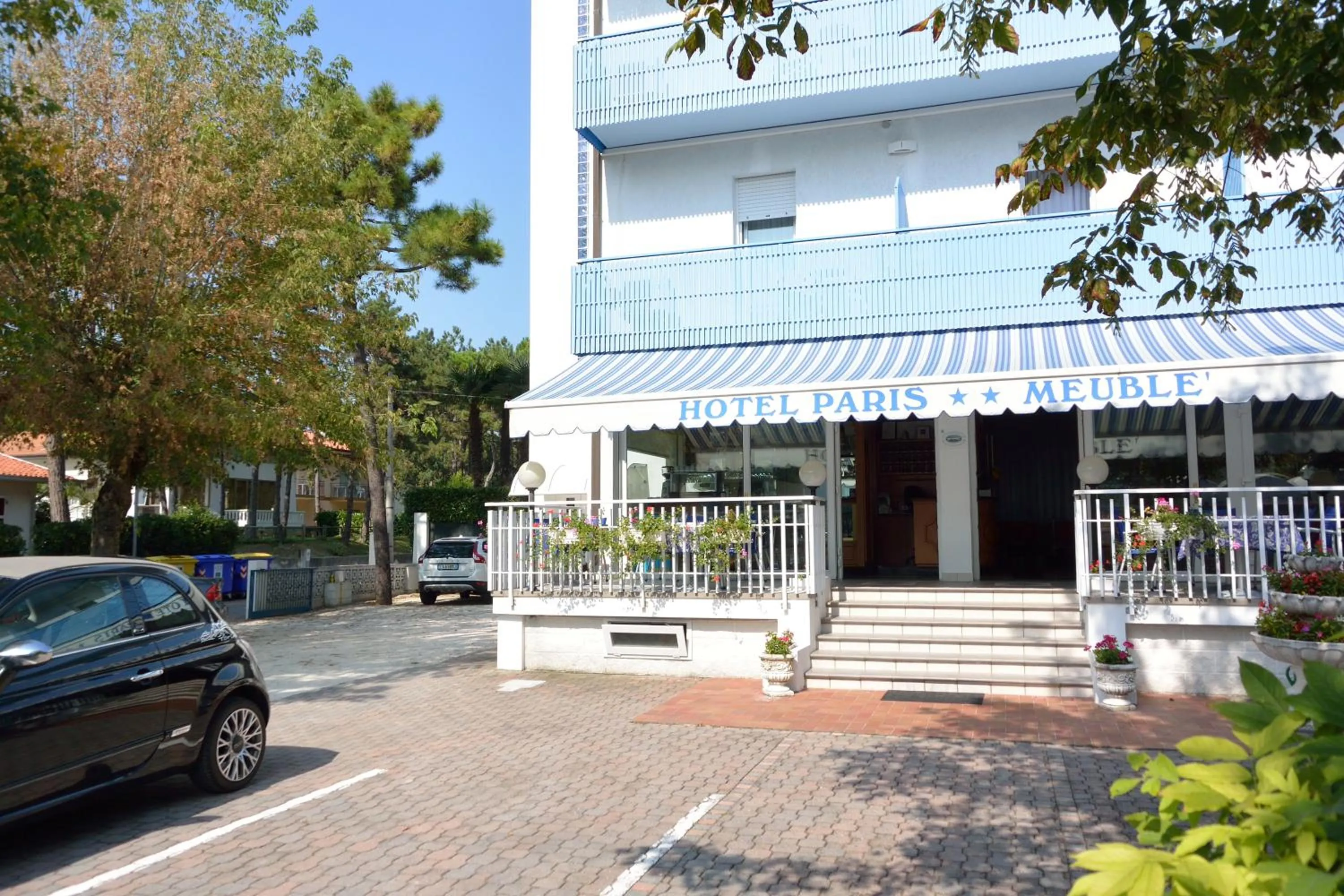 Facade/entrance in Hotel Paris