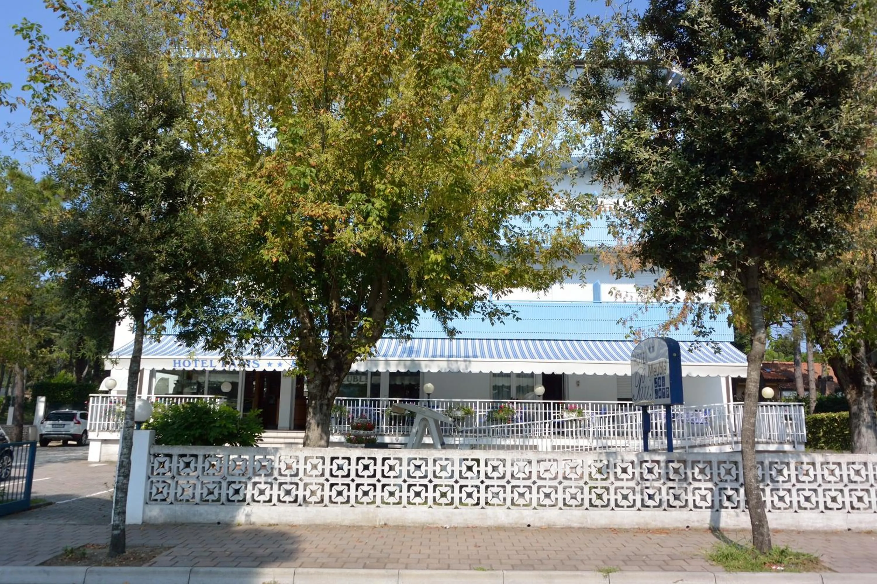 Property building in Hotel Paris