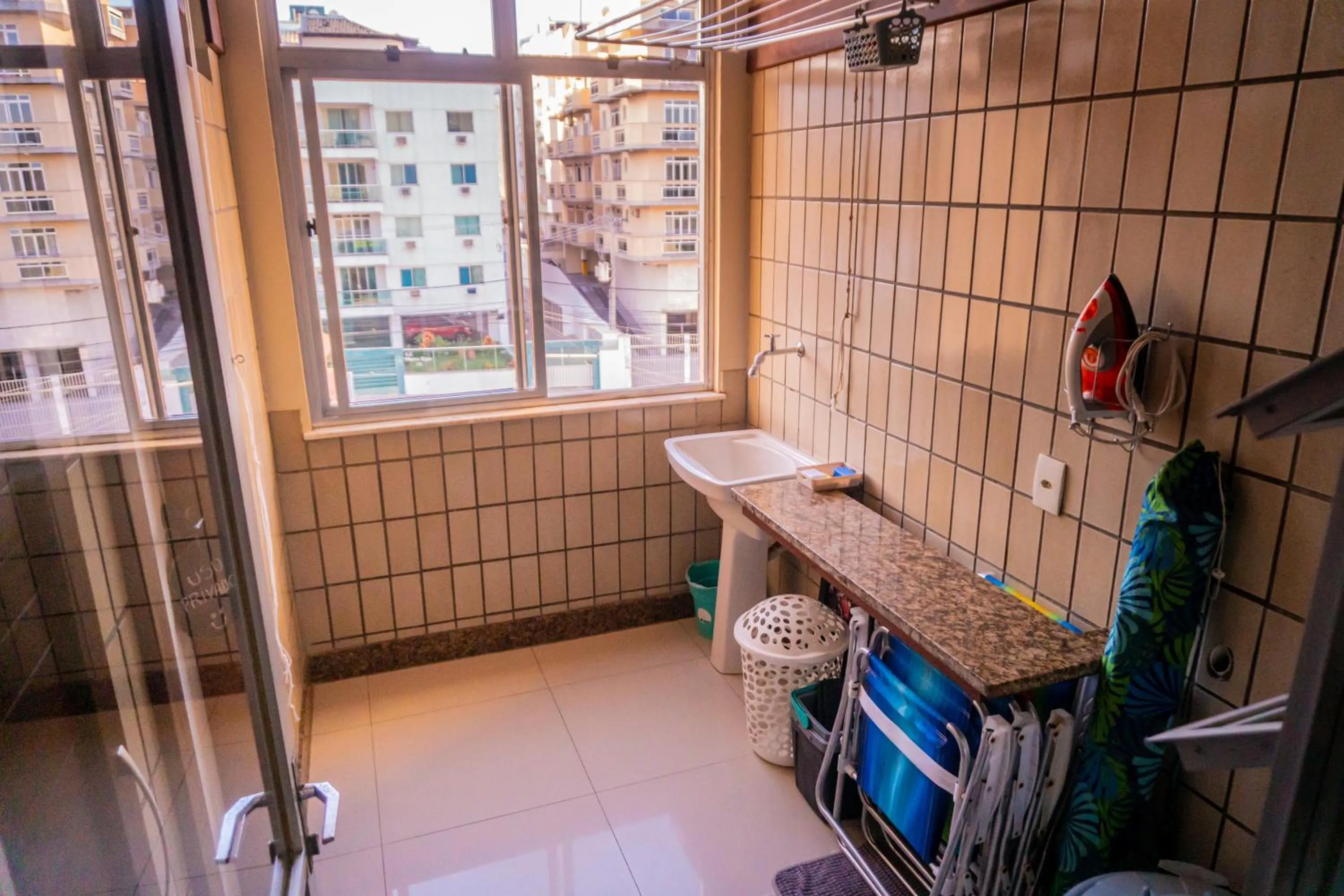 laundry in Maravilhoso Apto na Praia do Forte Wi-Fi 600 MB