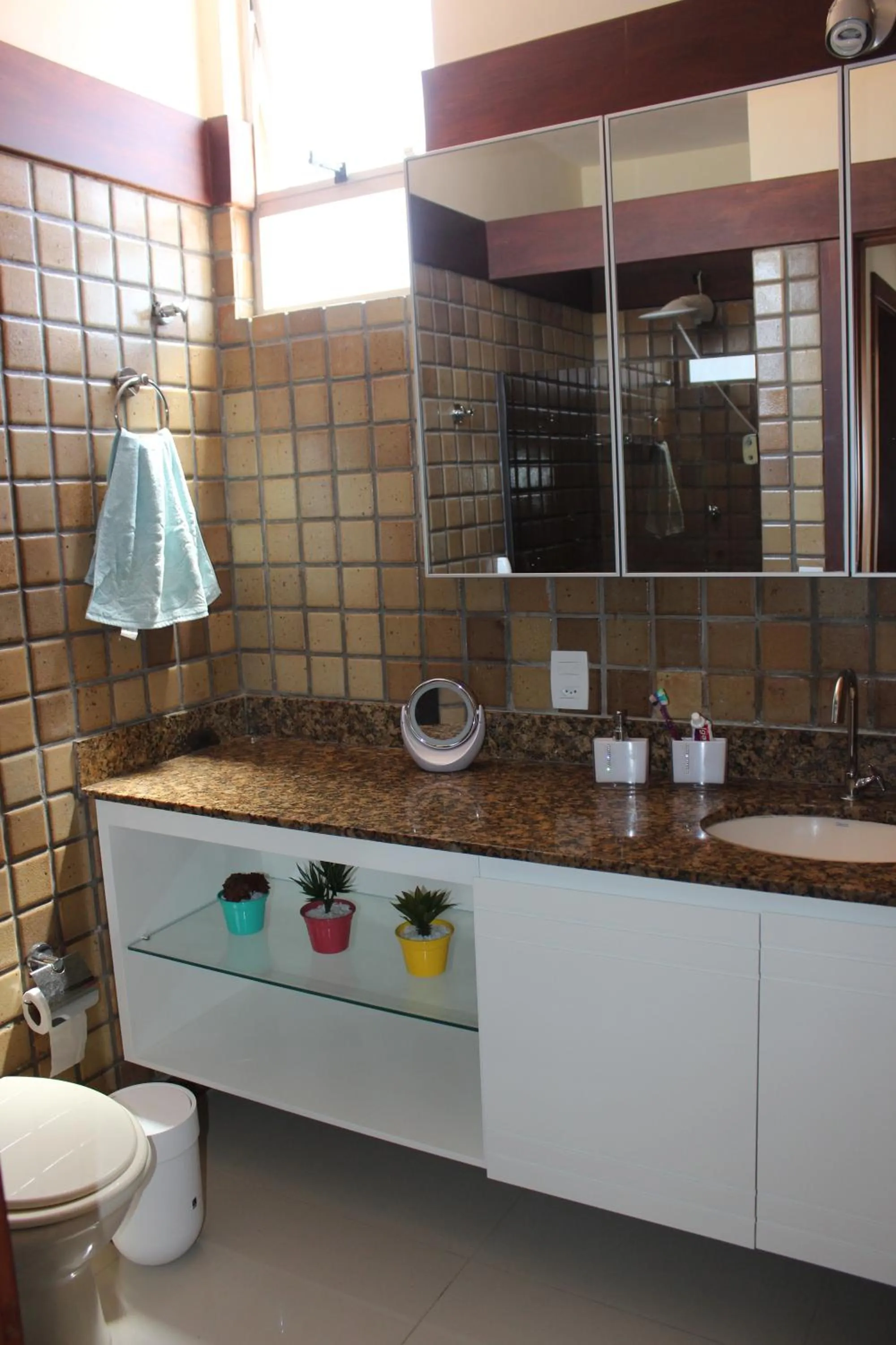 Bathroom in Maravilhoso Apto na Praia do Forte Wi-Fi 600 MB