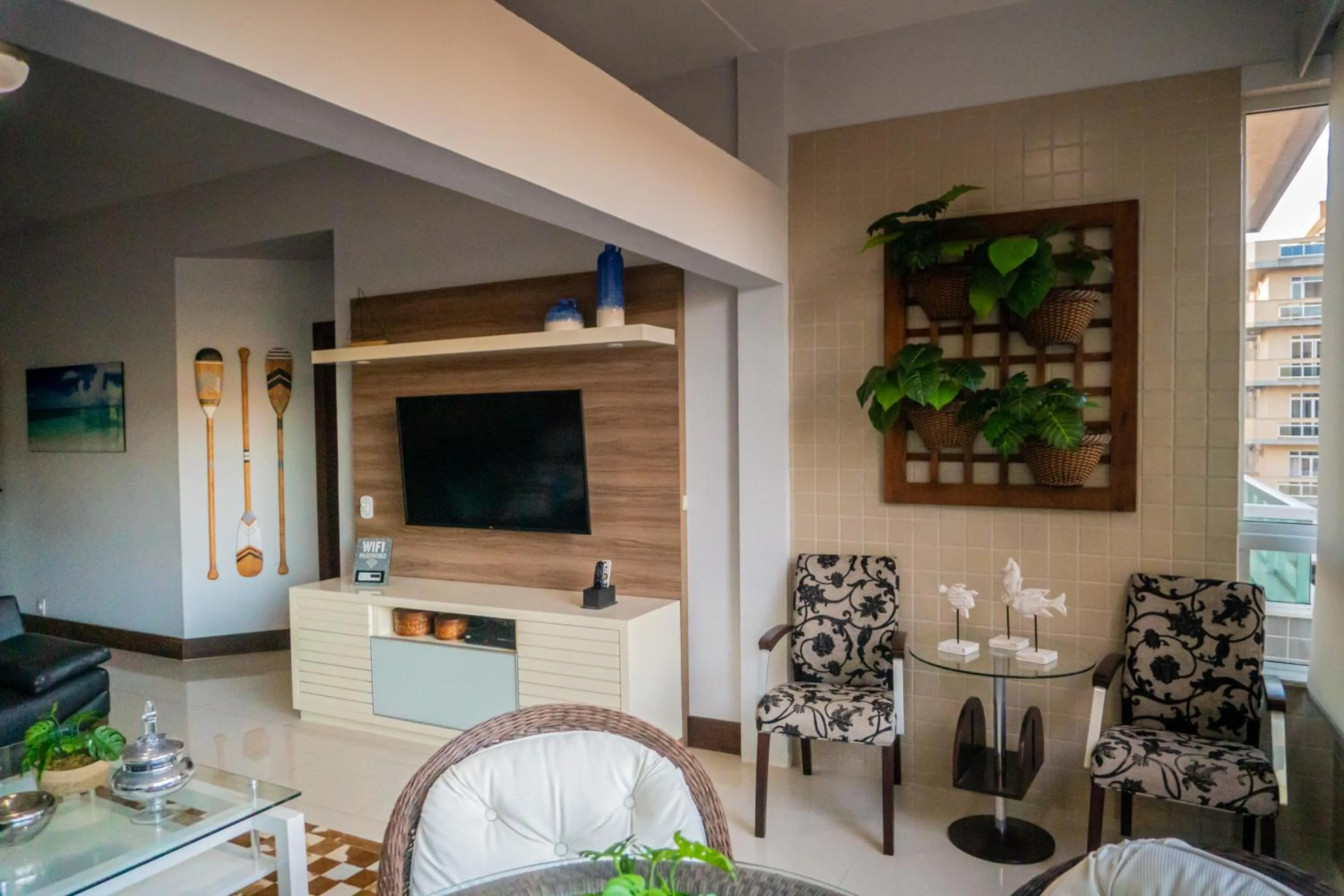Communal lounge/ TV room in Maravilhoso Apto na Praia do Forte Wi-Fi 600 MB