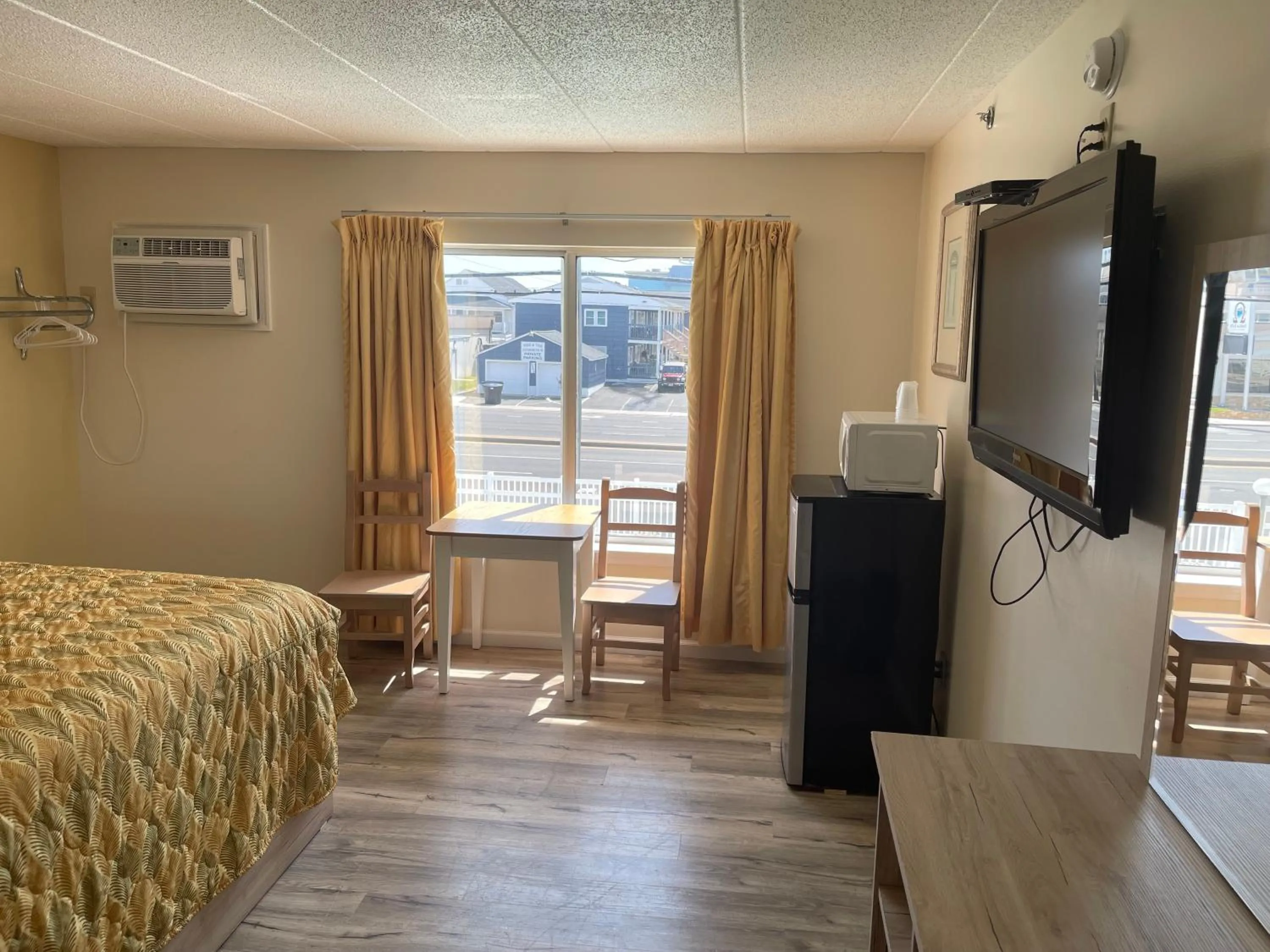 TV and multimedia, Bed in Coastal Inn - Ocean City