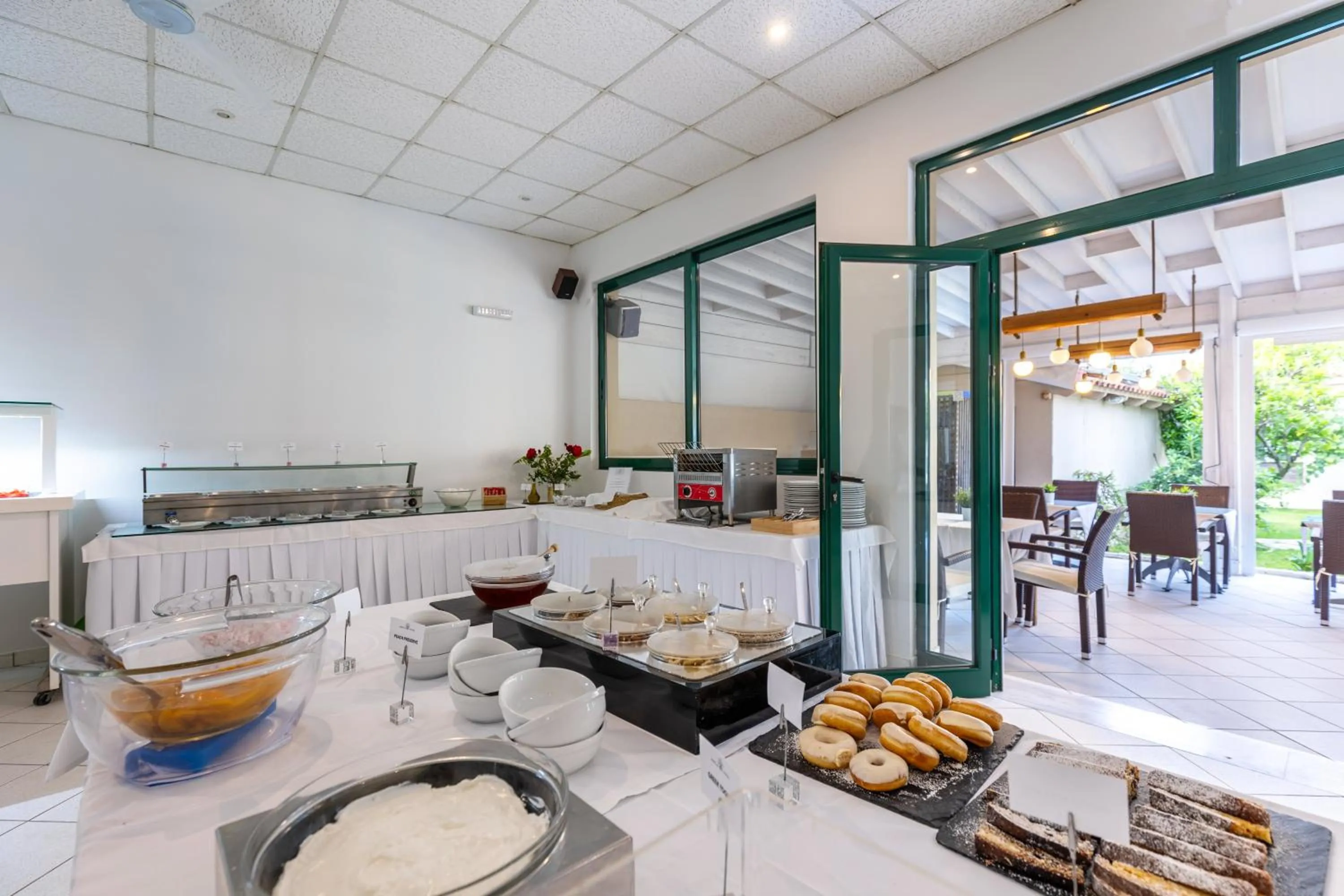 Restaurant/places to eat in Agrilia Hotel Adults Only