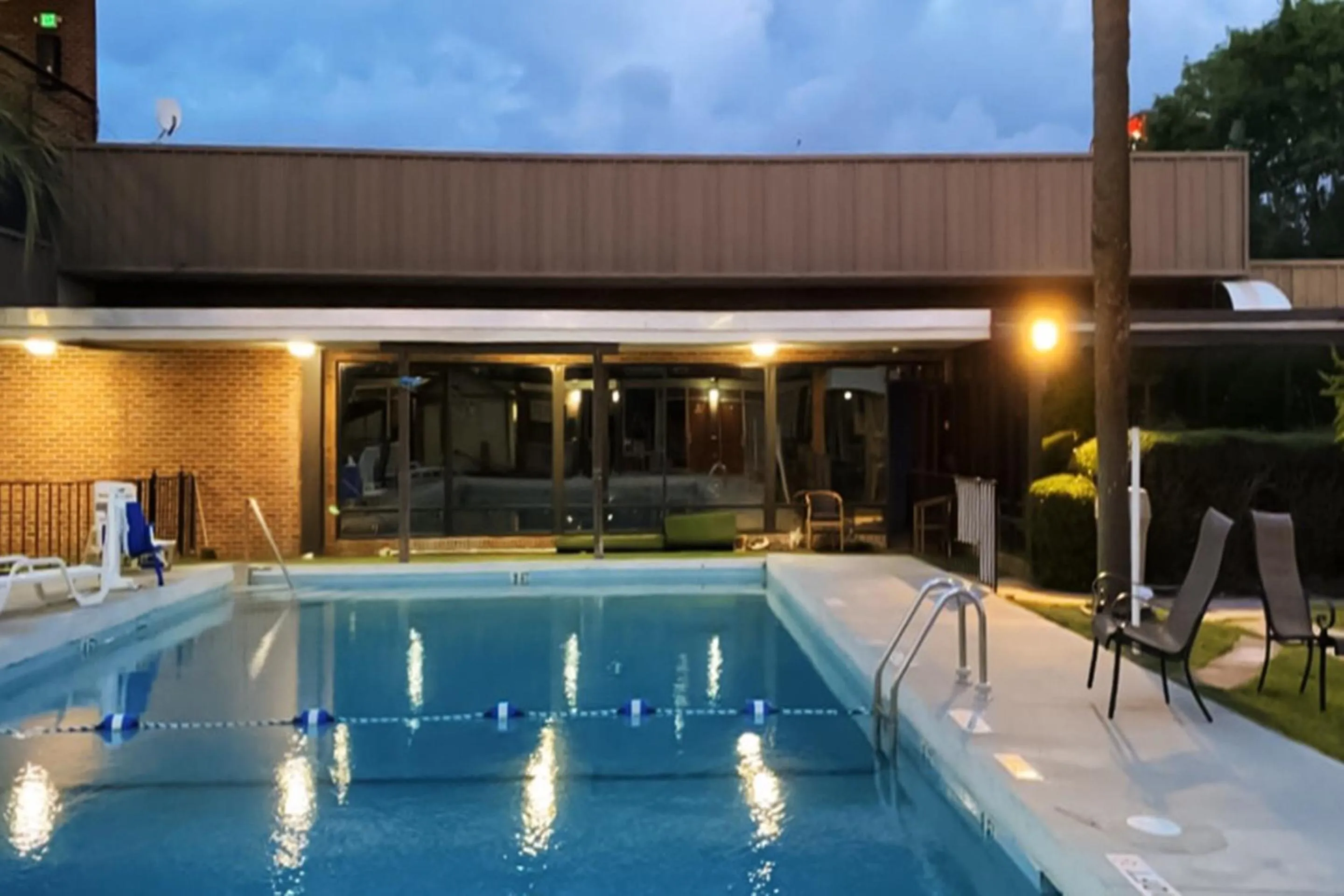 Swimming pool in OYO Hotel Sumter SC Downtown