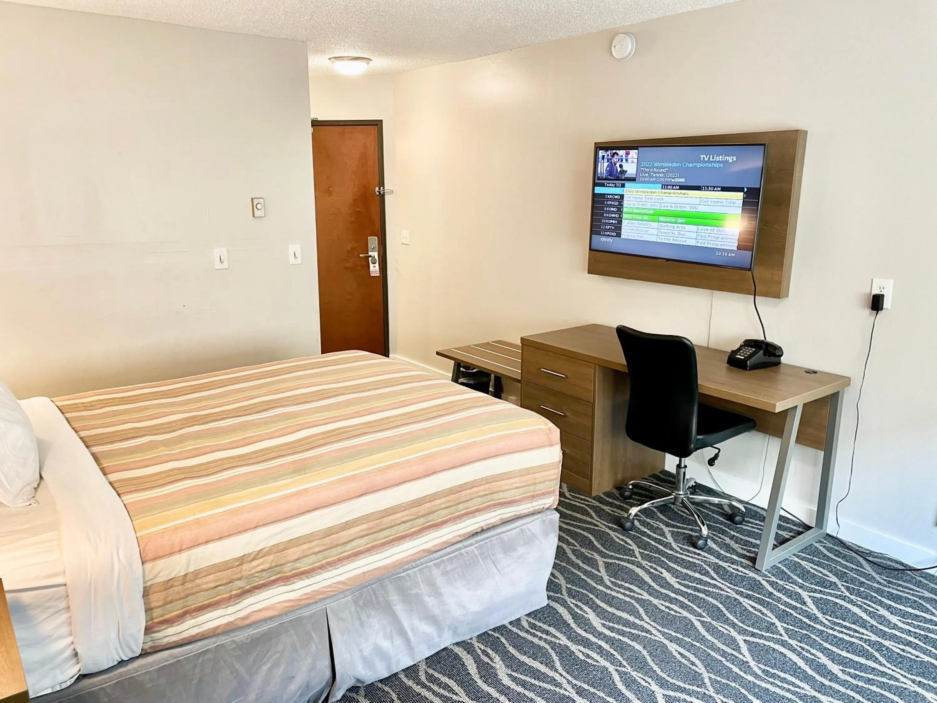 Bed in Dunes Motel Hillsboro