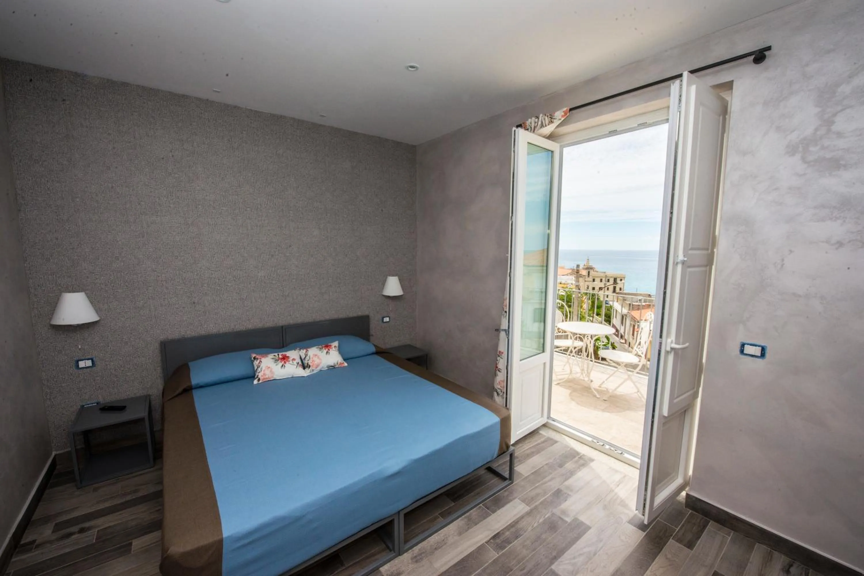 Double or Twin Room with Sea View in Villa Adua