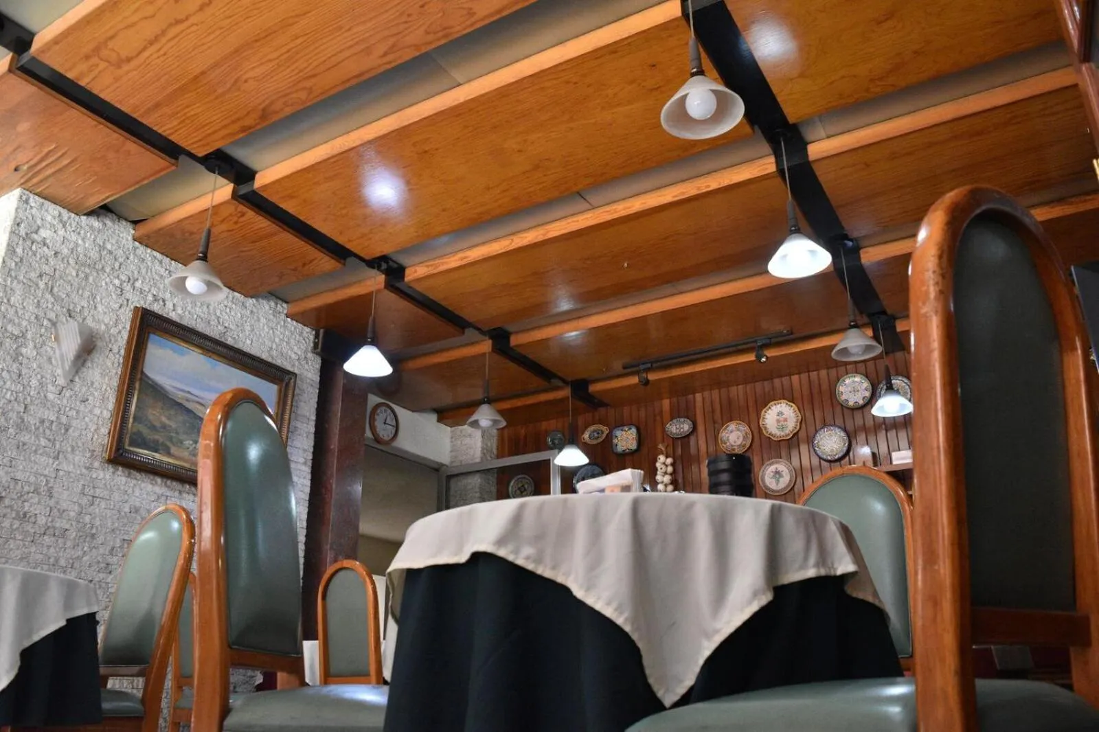 Restaurant/places to eat in Hotel Ram Val