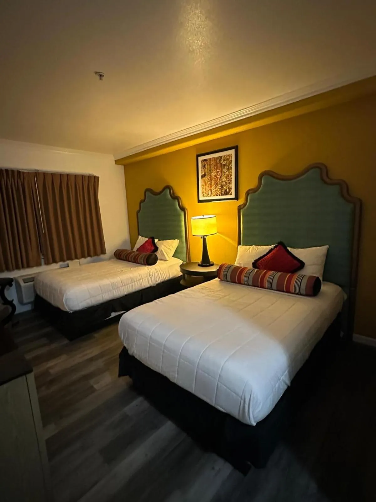 Bed in Howard Johnson by Wyndham Bakersfield