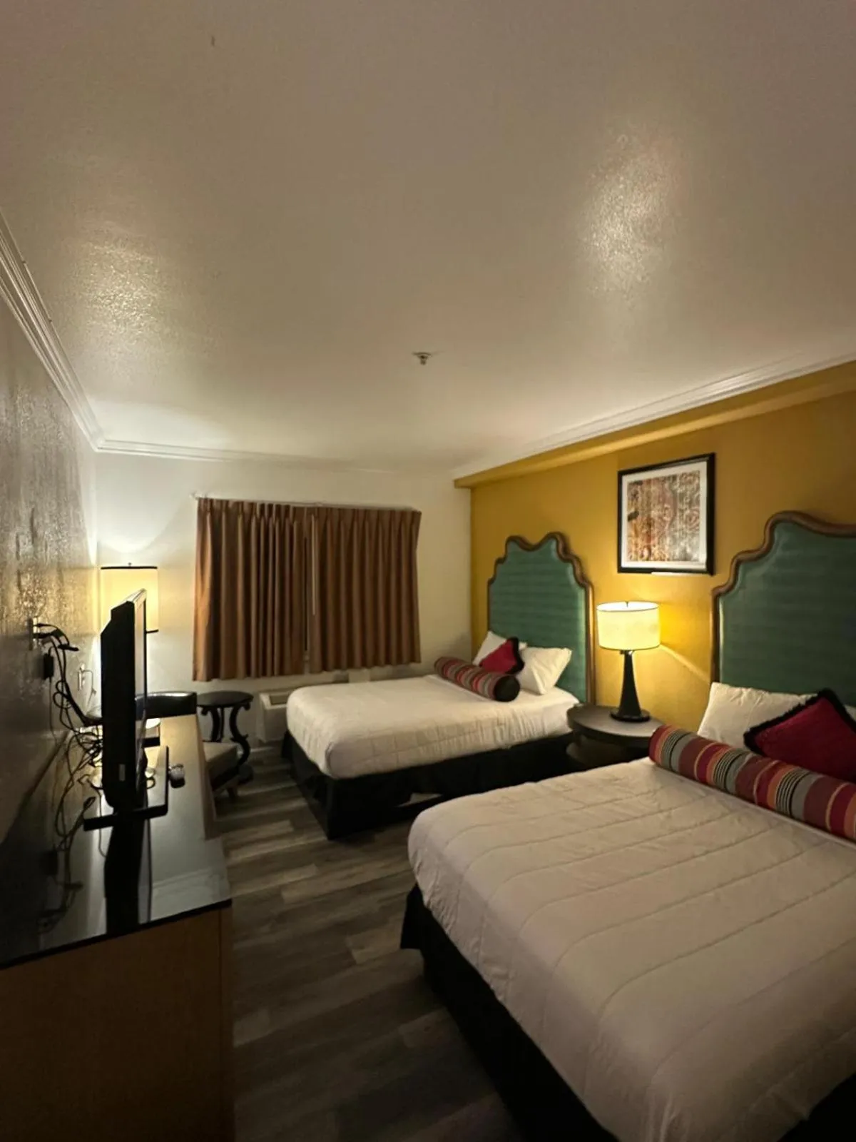 Bed in Howard Johnson by Wyndham Bakersfield