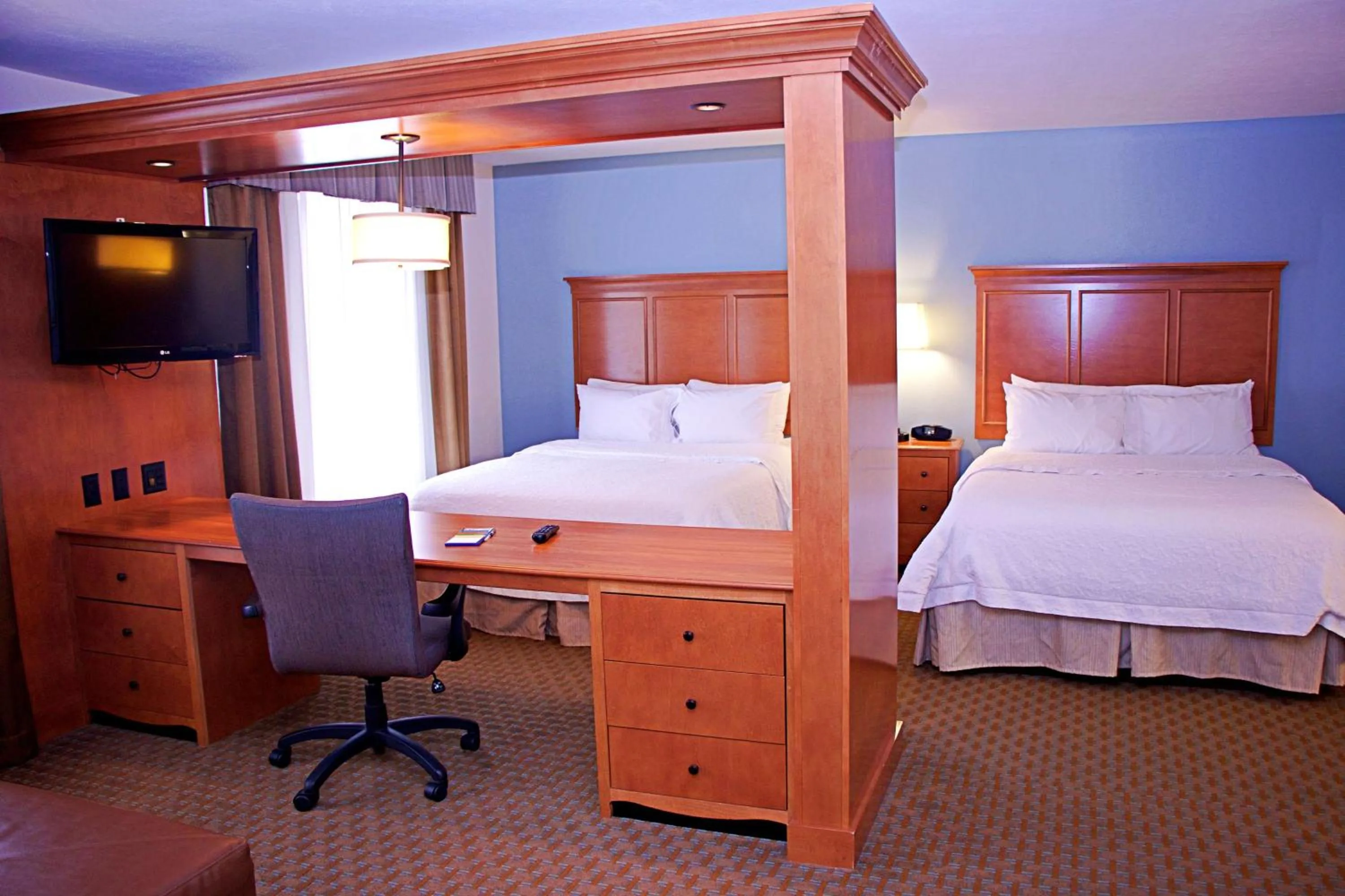 Bedroom, Bed in Hampton Inn Sidney