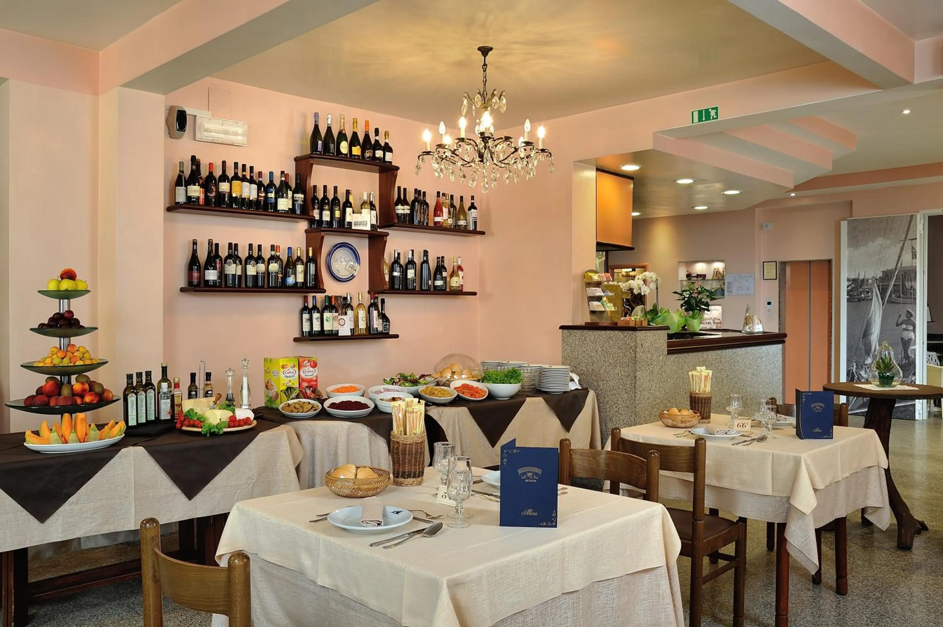 Restaurant/places to eat in Hotel Marilena