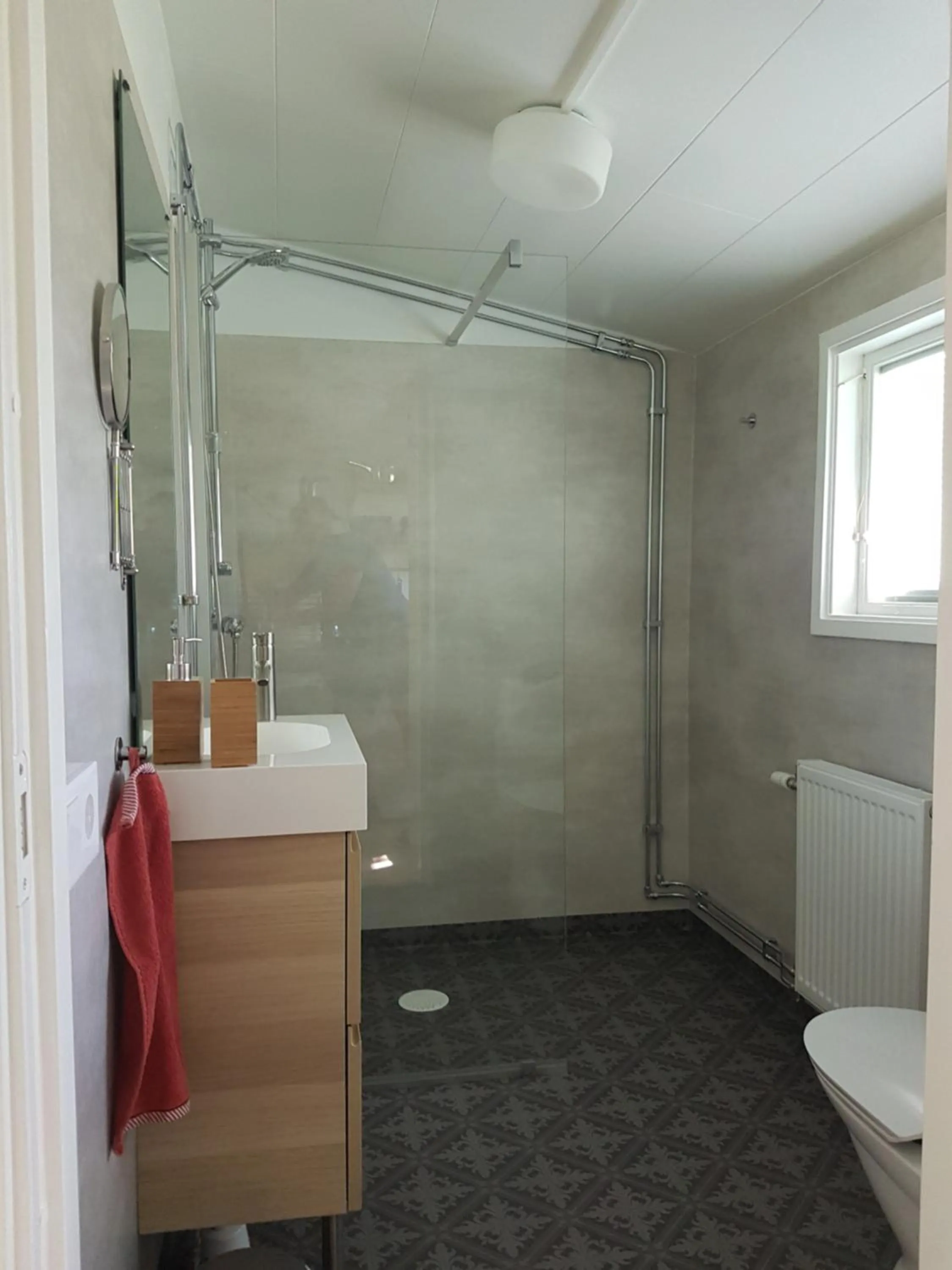 Shower in Den Sovande Älgen