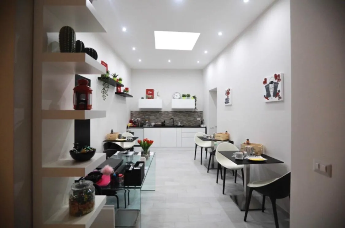 Communal kitchen in Chiaia Guest House