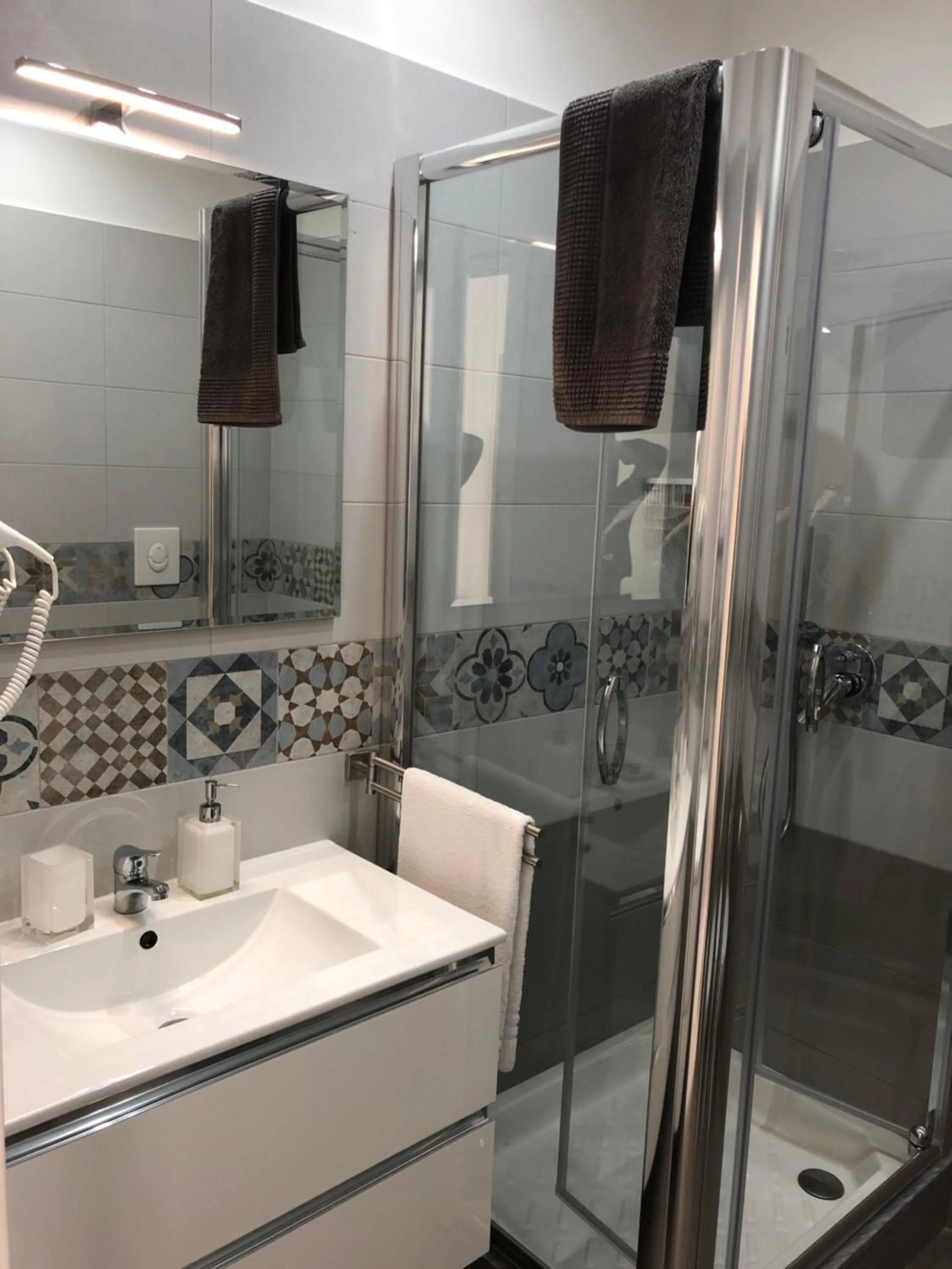 Shower in Chiaia Guest House