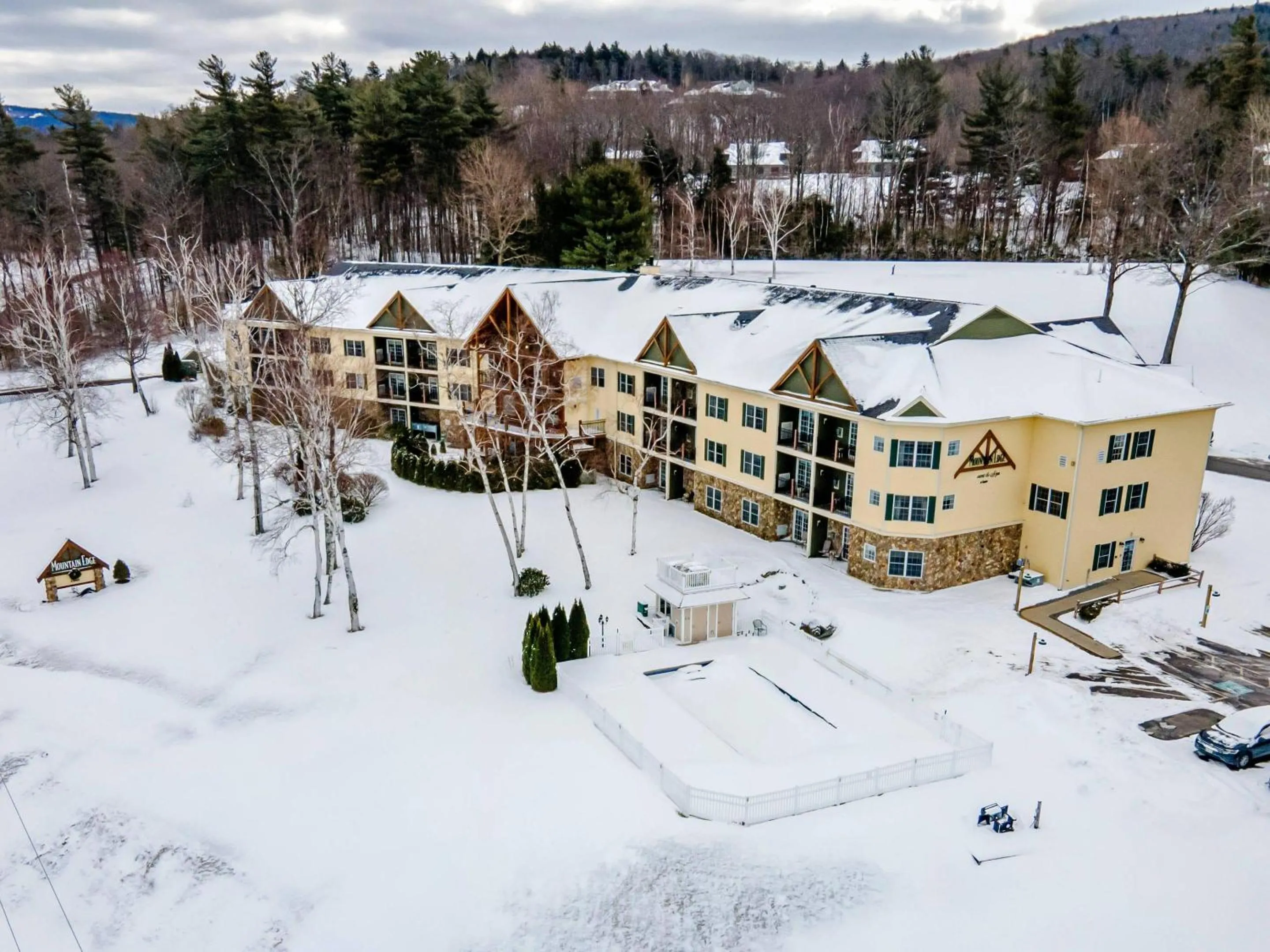 Property building in Mountain Edge Suites at Sunapee, an Ascend Collection Hotel