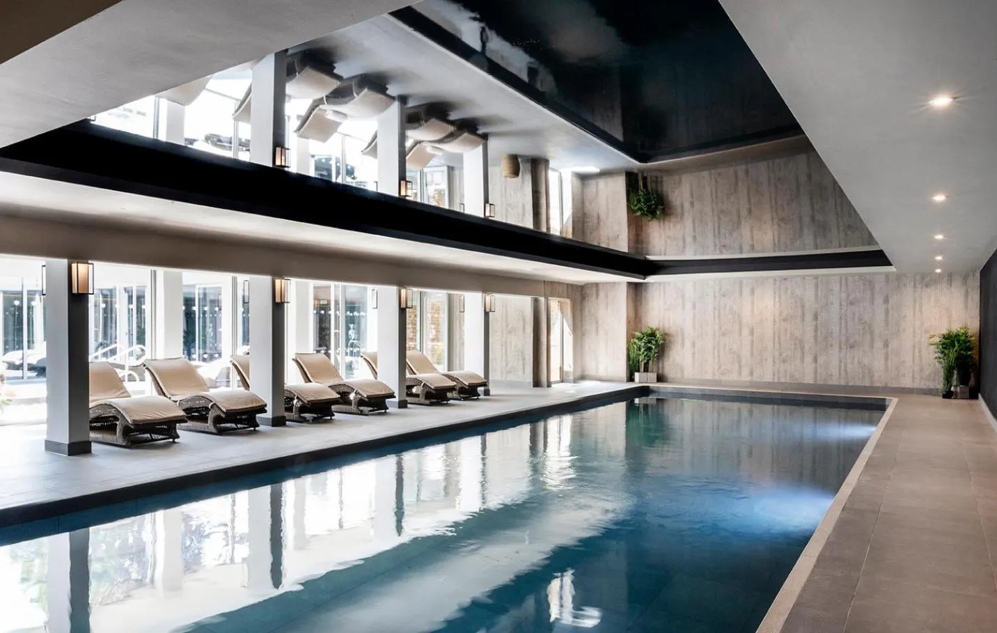 Swimming pool in Fawsley Hall Hotel