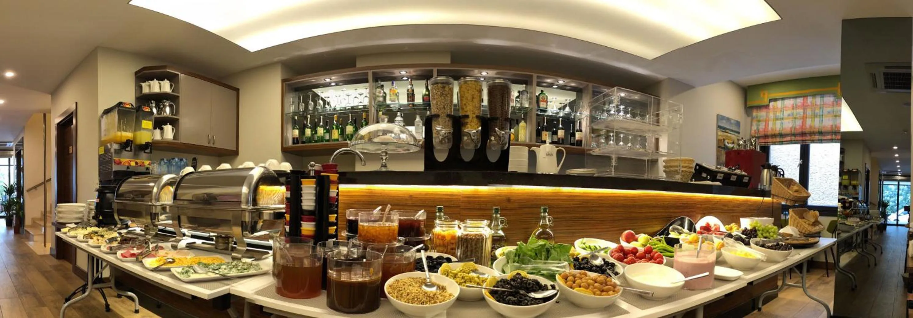 Food and drinks in The White Orient Hotel