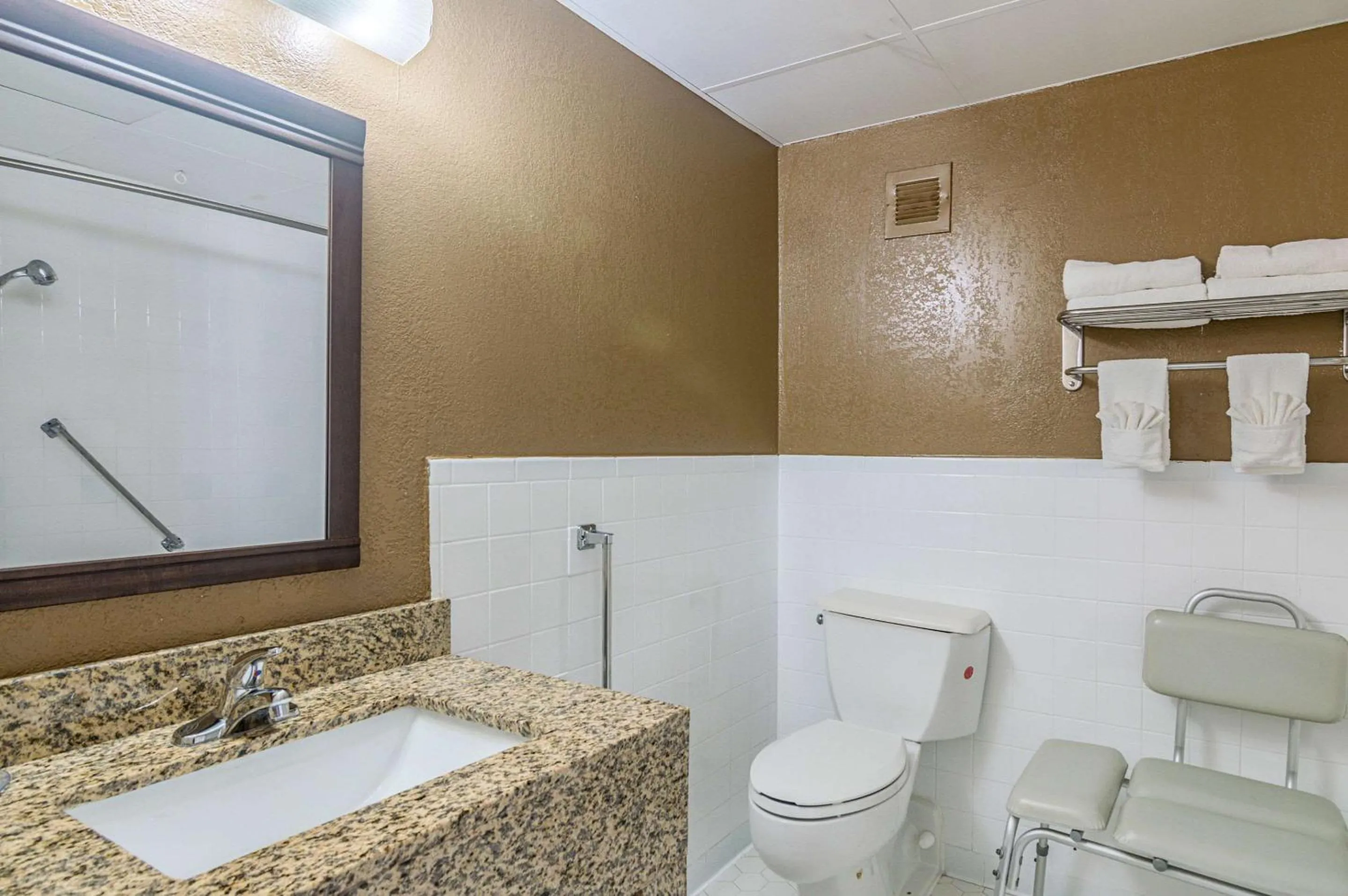 Bathroom in Quality Inn Shawnee I-40