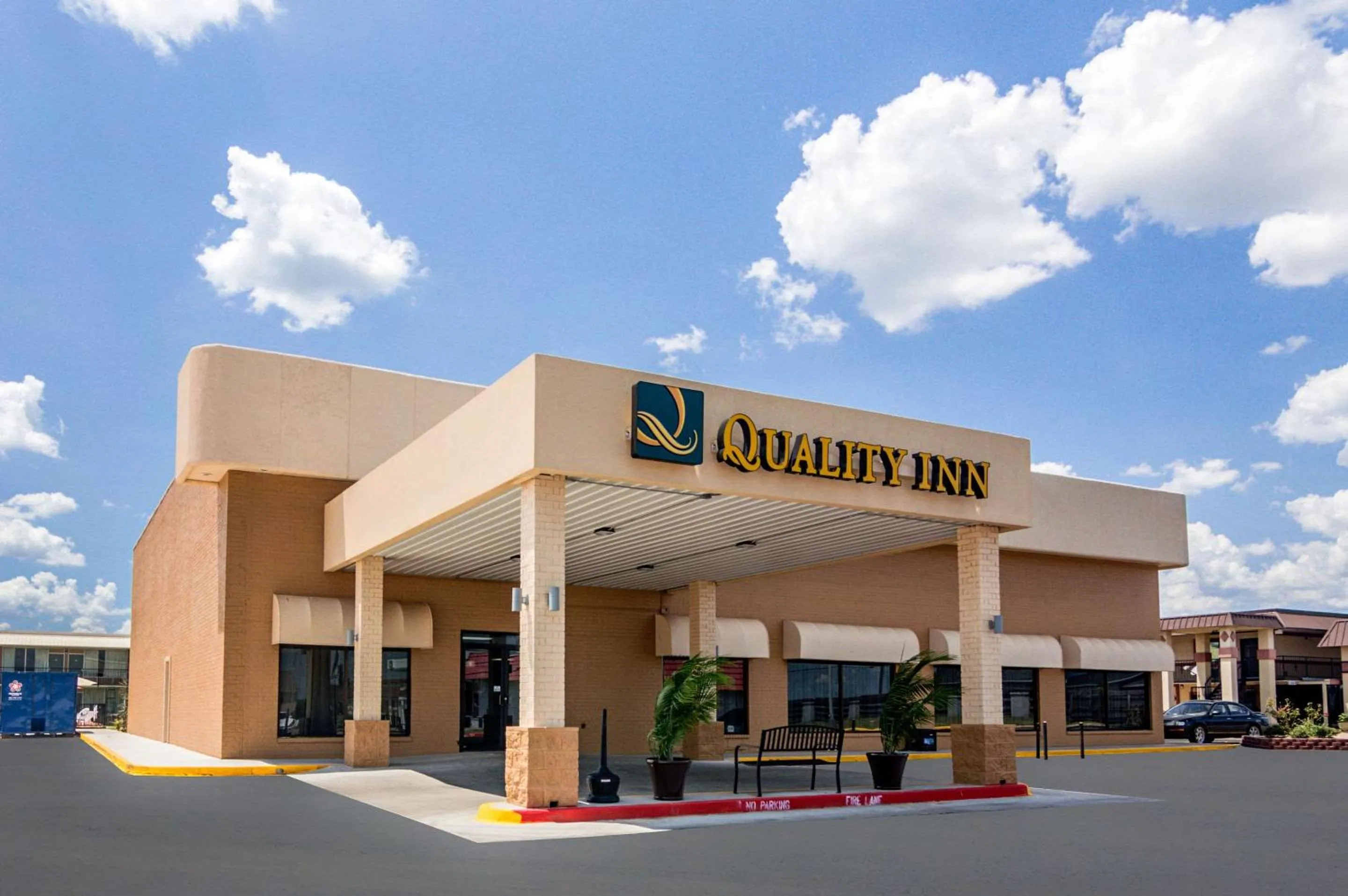 Property Building in Quality Inn Shawnee I-40