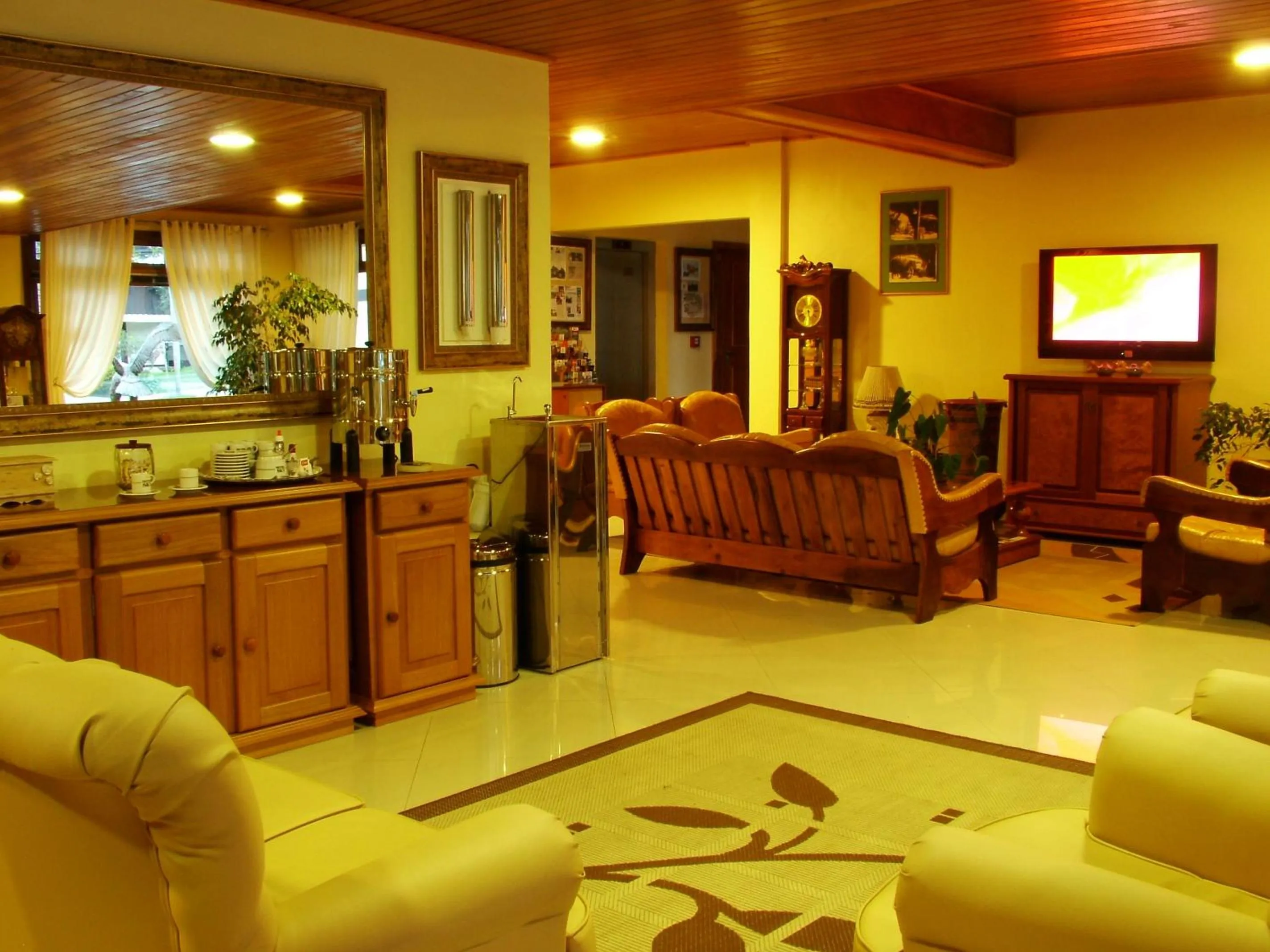 Communal lounge/ TV room in Hotel Sky Gramado