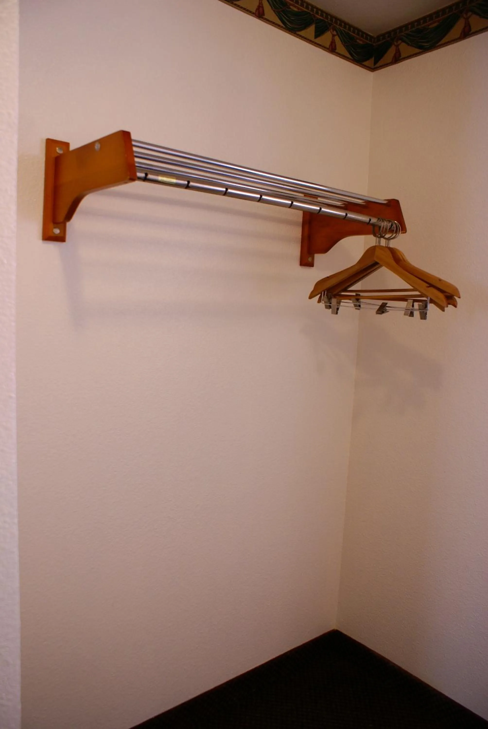 Decorative detail in Airport Inn