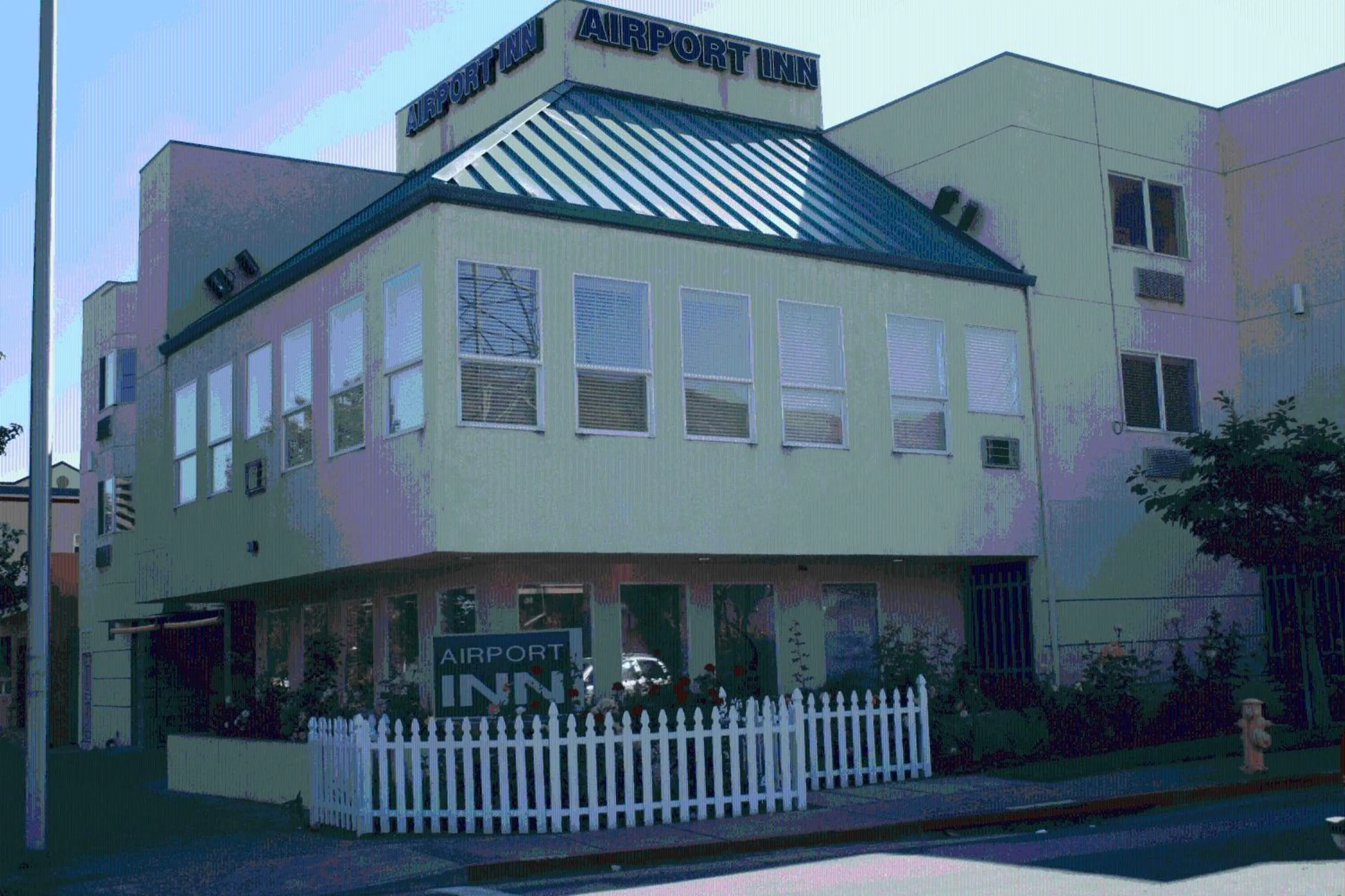 Facade/entrance in Airport Inn
