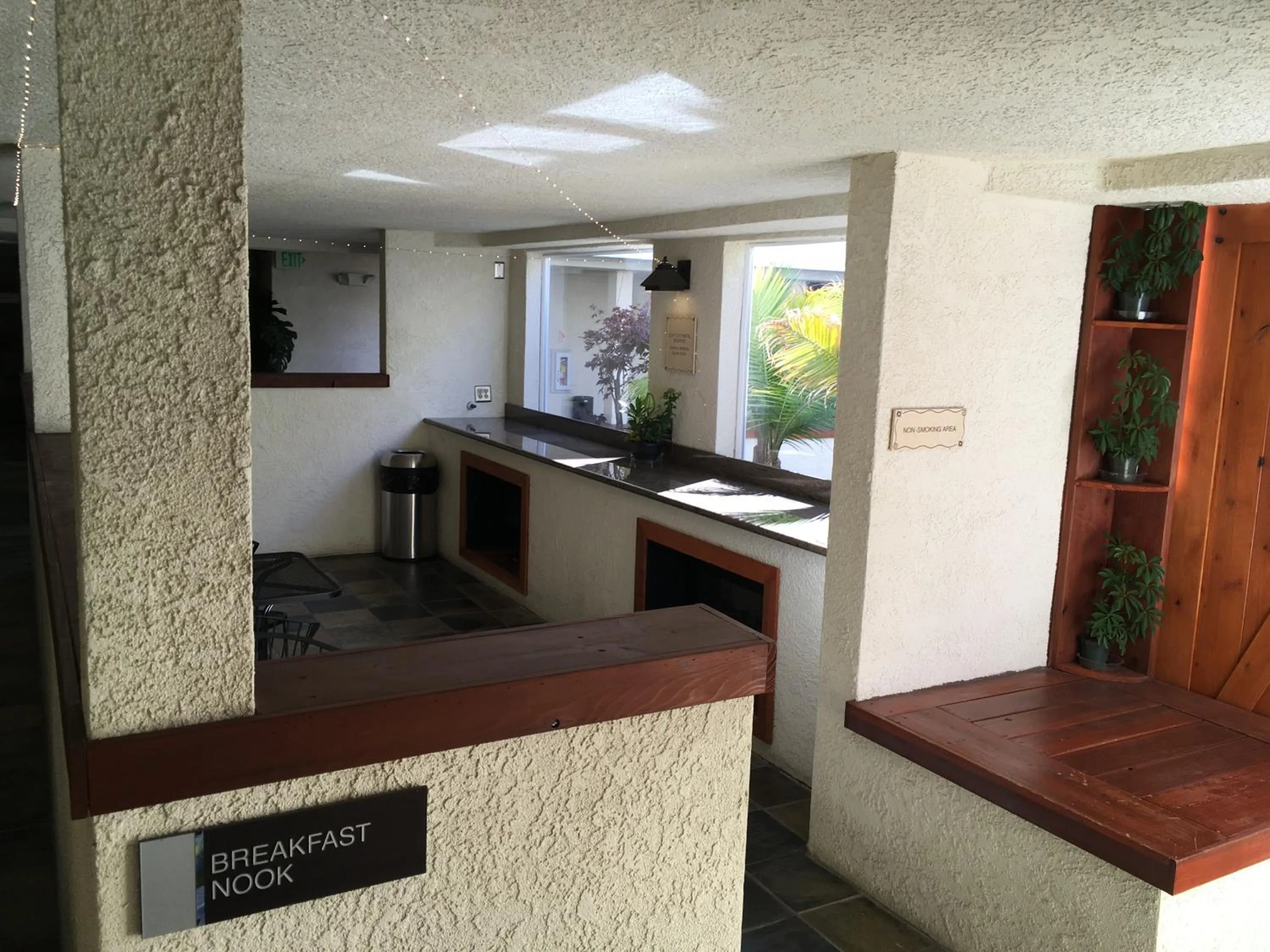 Breakfast in Airport Inn