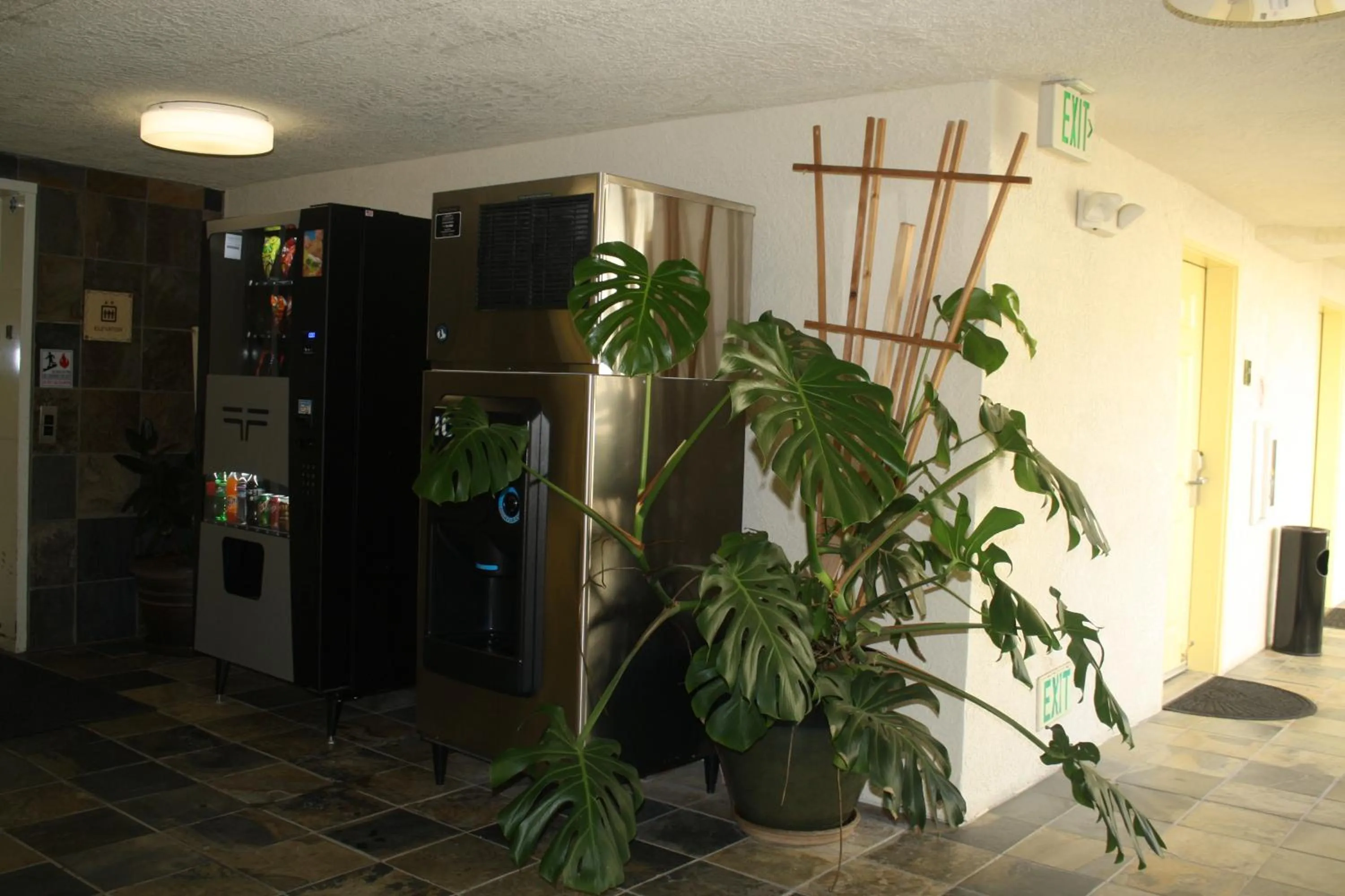 Decorative detail in Airport Inn