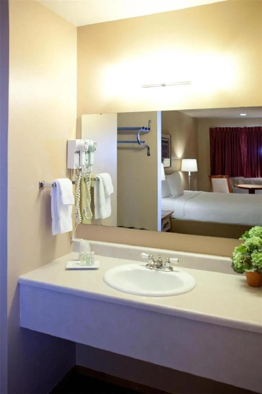 Other, Bed in Oregon Trail Inn