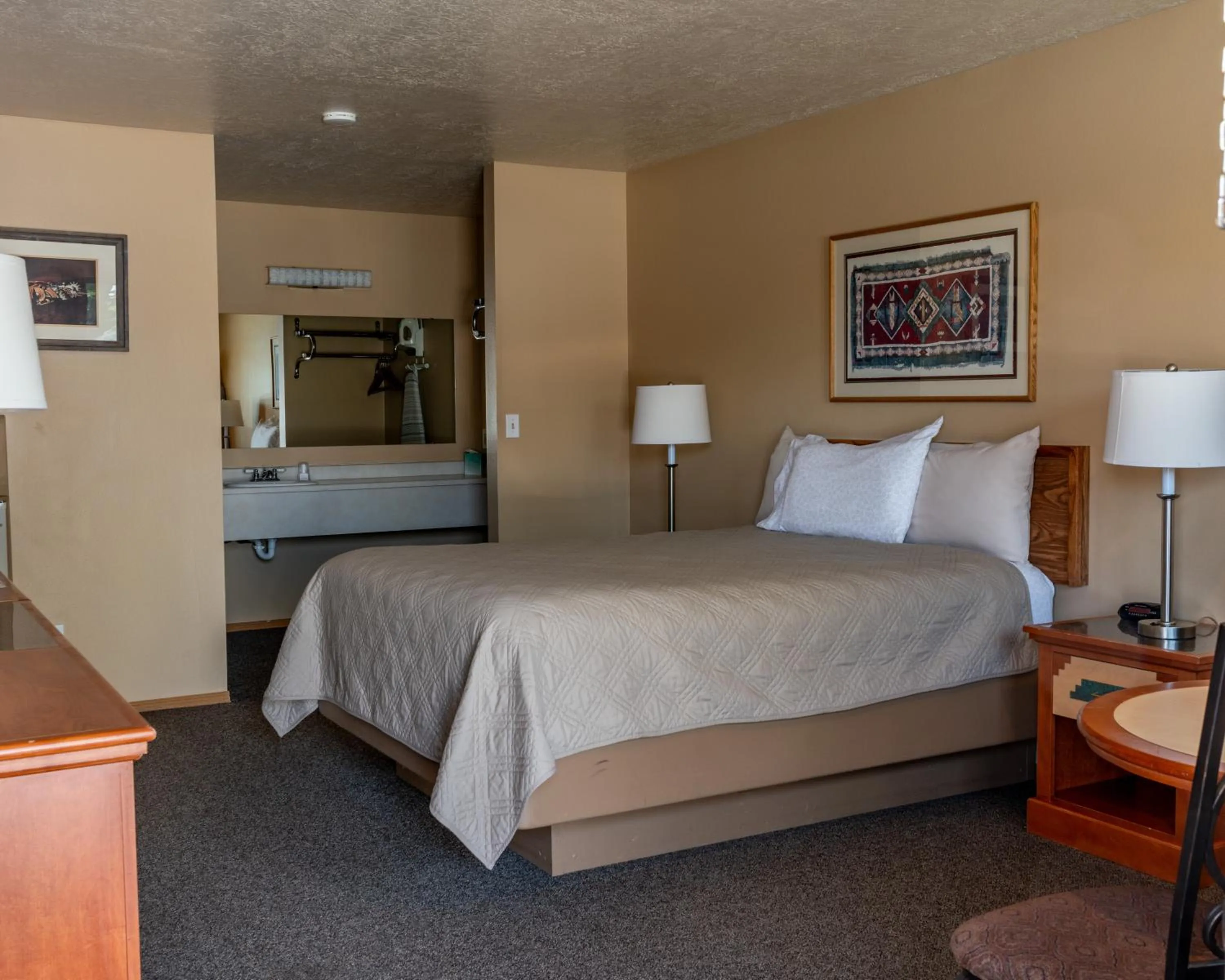 Bed in Oregon Trail Inn