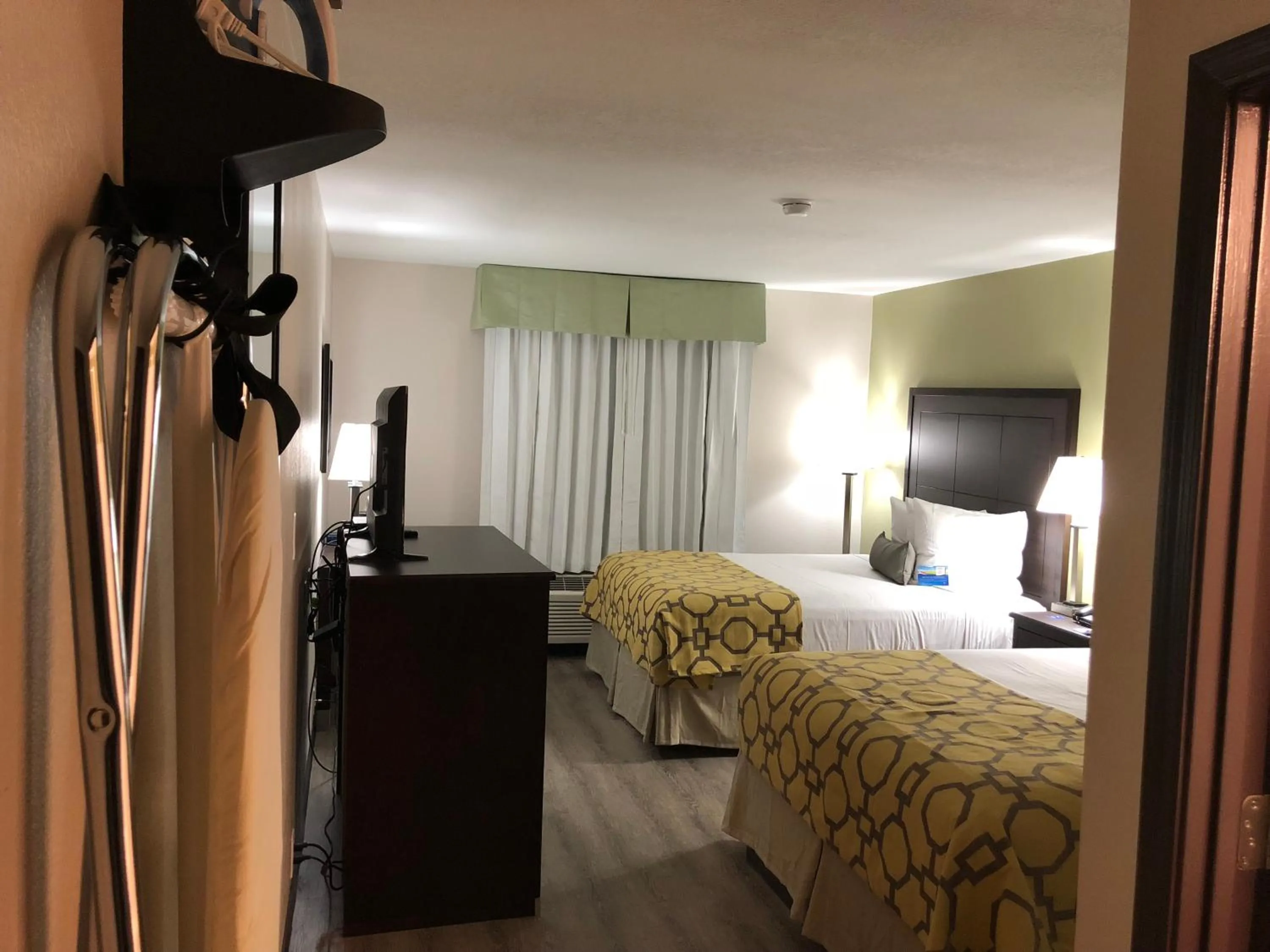 Other, Bed in Baymont by Wyndham Phoenix I-10 near 51st Ave