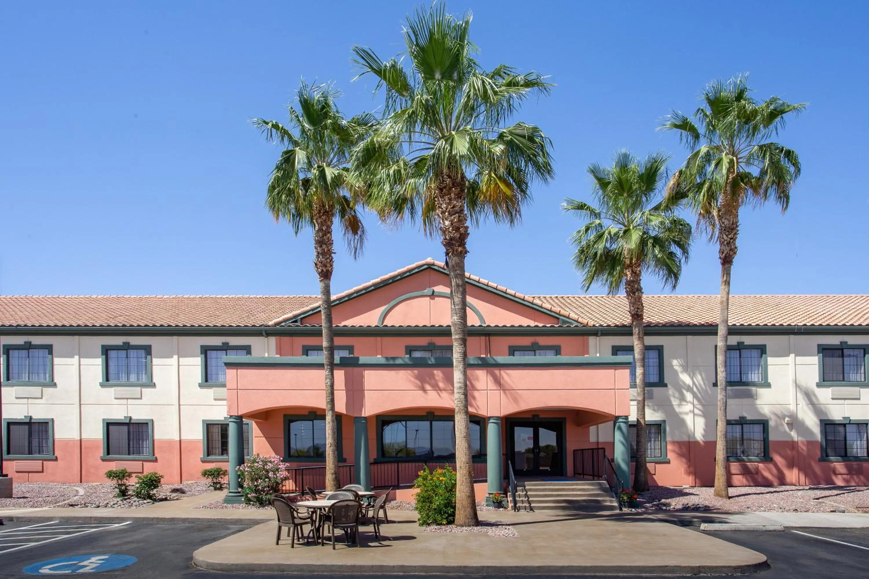 Facade/entrance in Baymont by Wyndham Phoenix I-10 near 51st Ave
