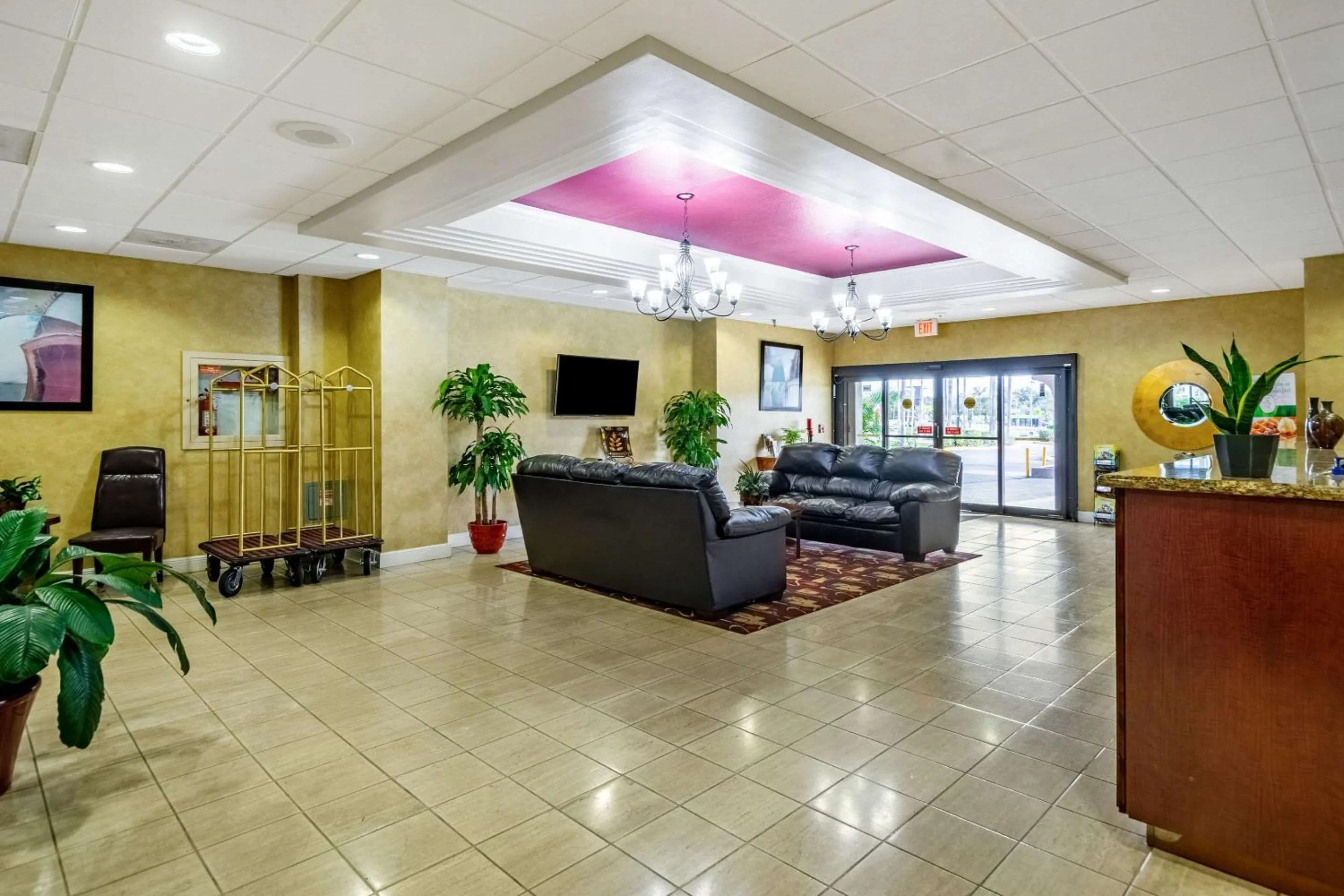 Lobby or reception in Lakeland Hotel
