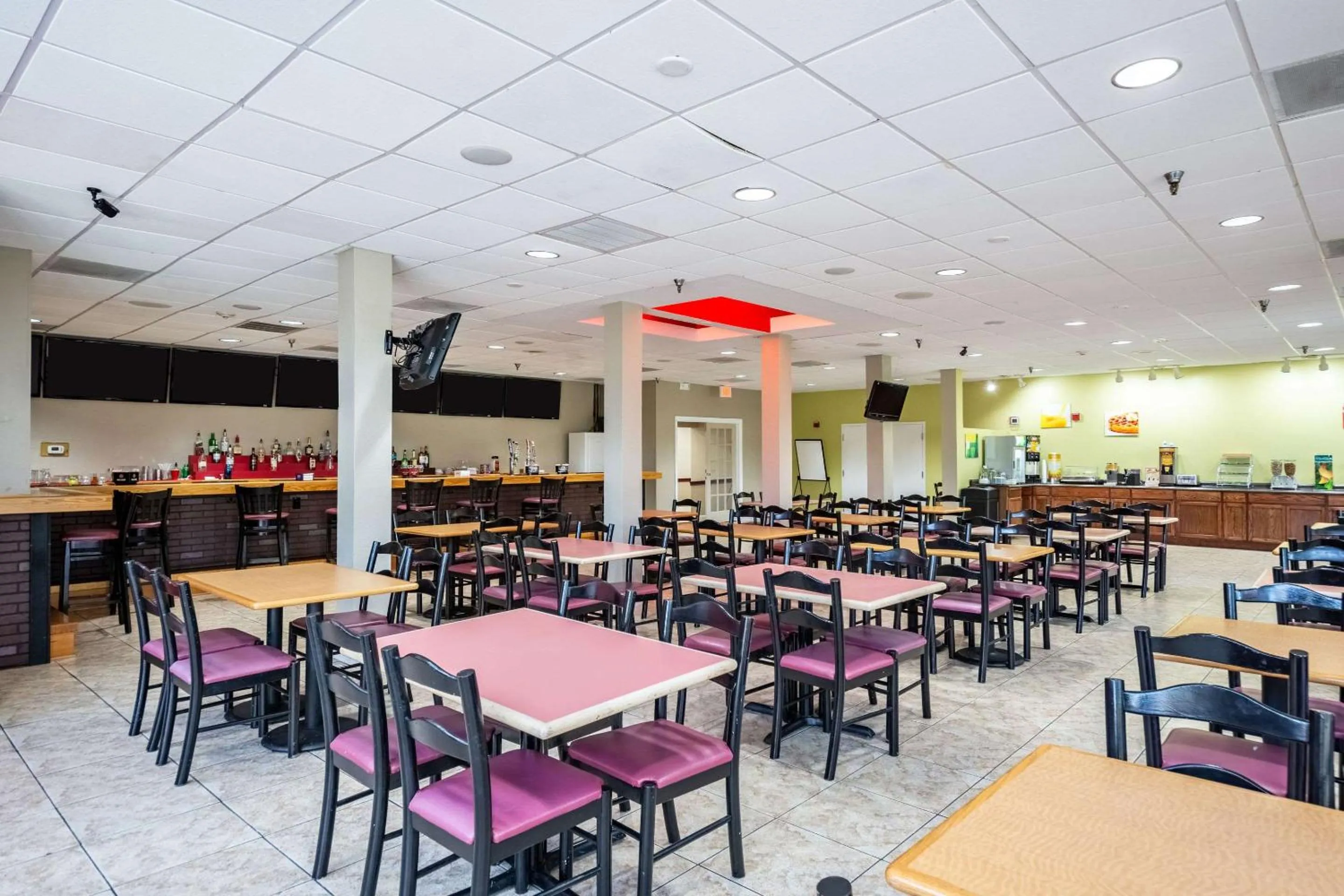 Restaurant/places to eat in Lakeland Hotel