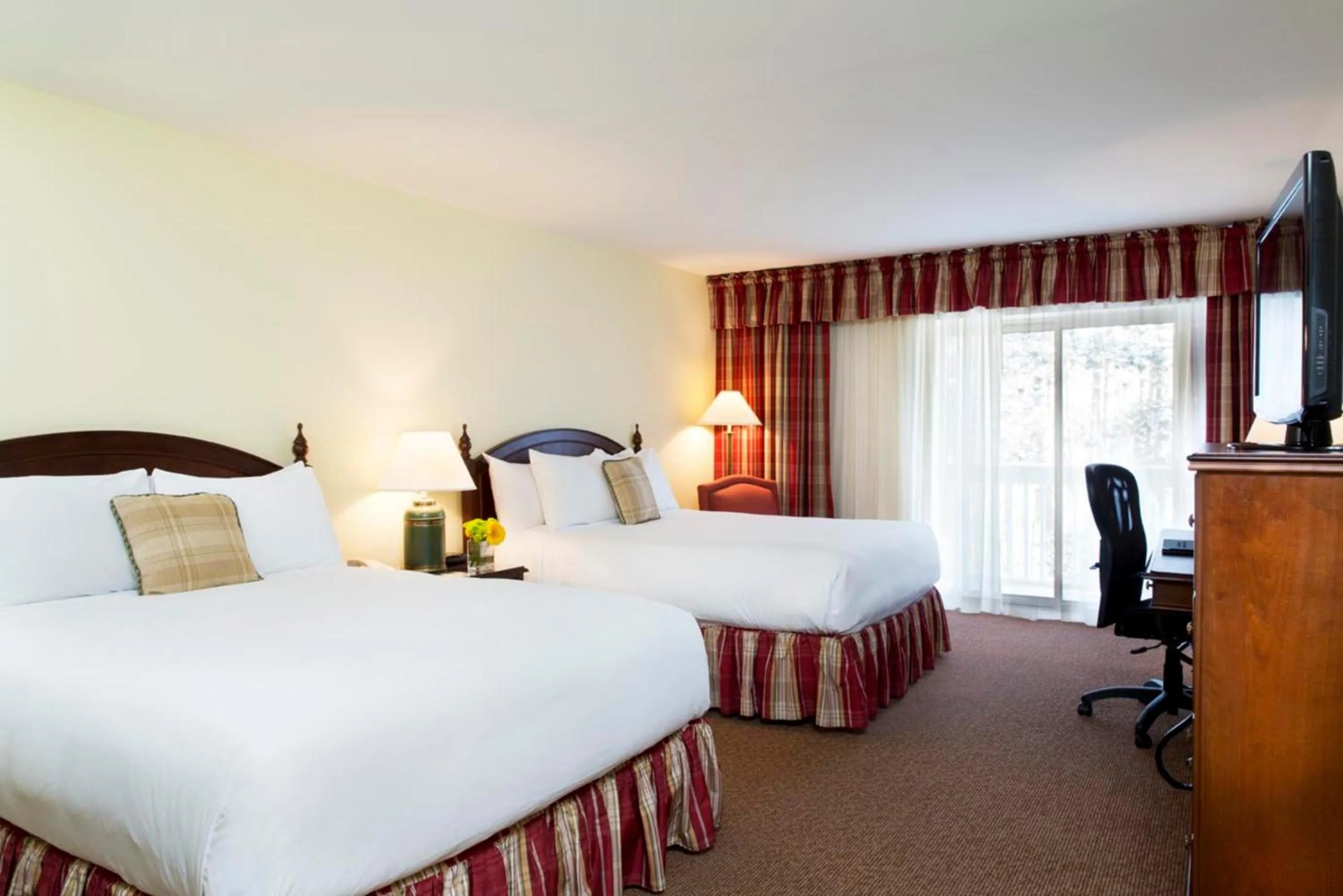 Bedroom, Bed in Deerhurst Resort