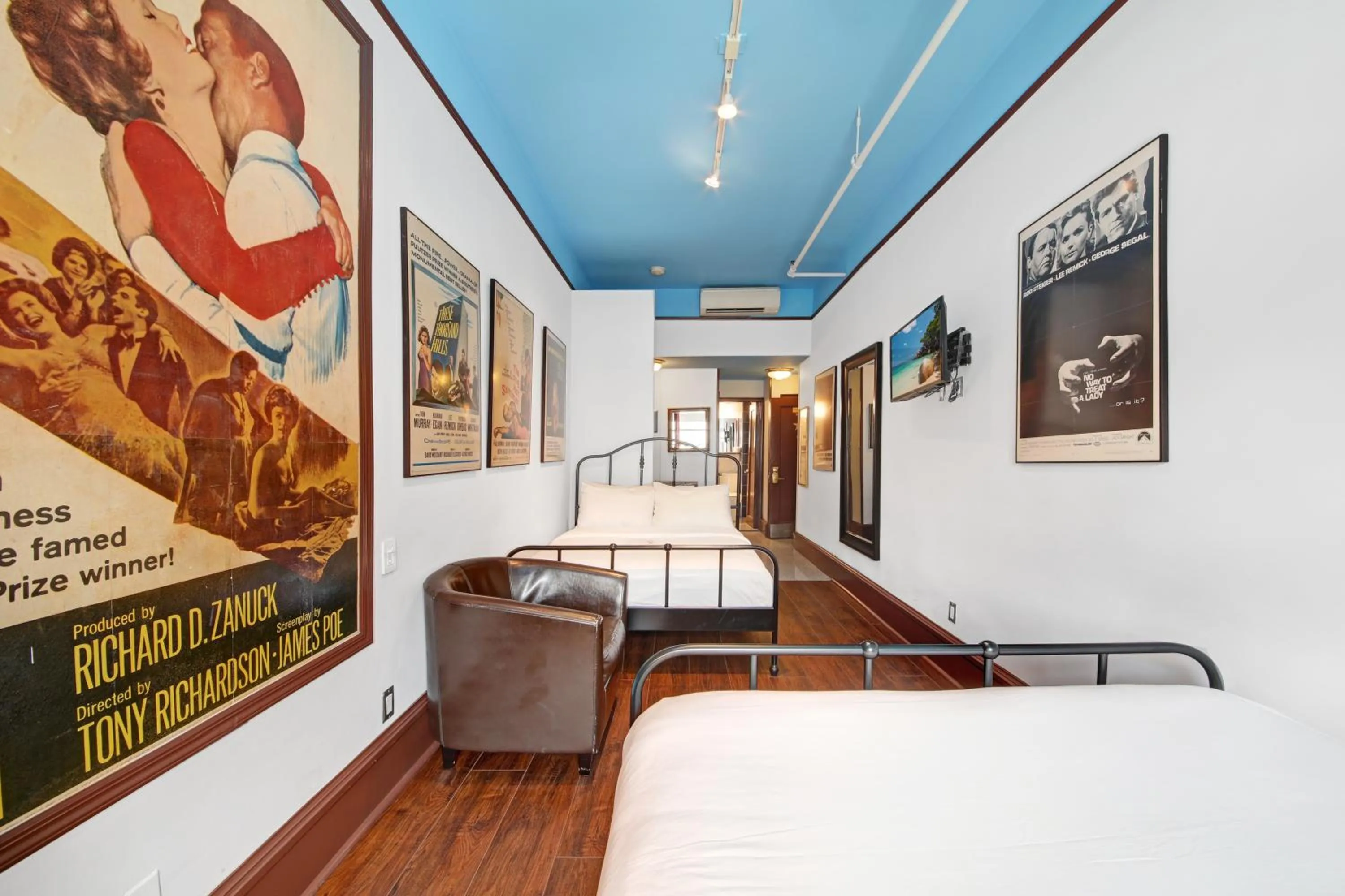 Bed in Chelsea Pines Inn