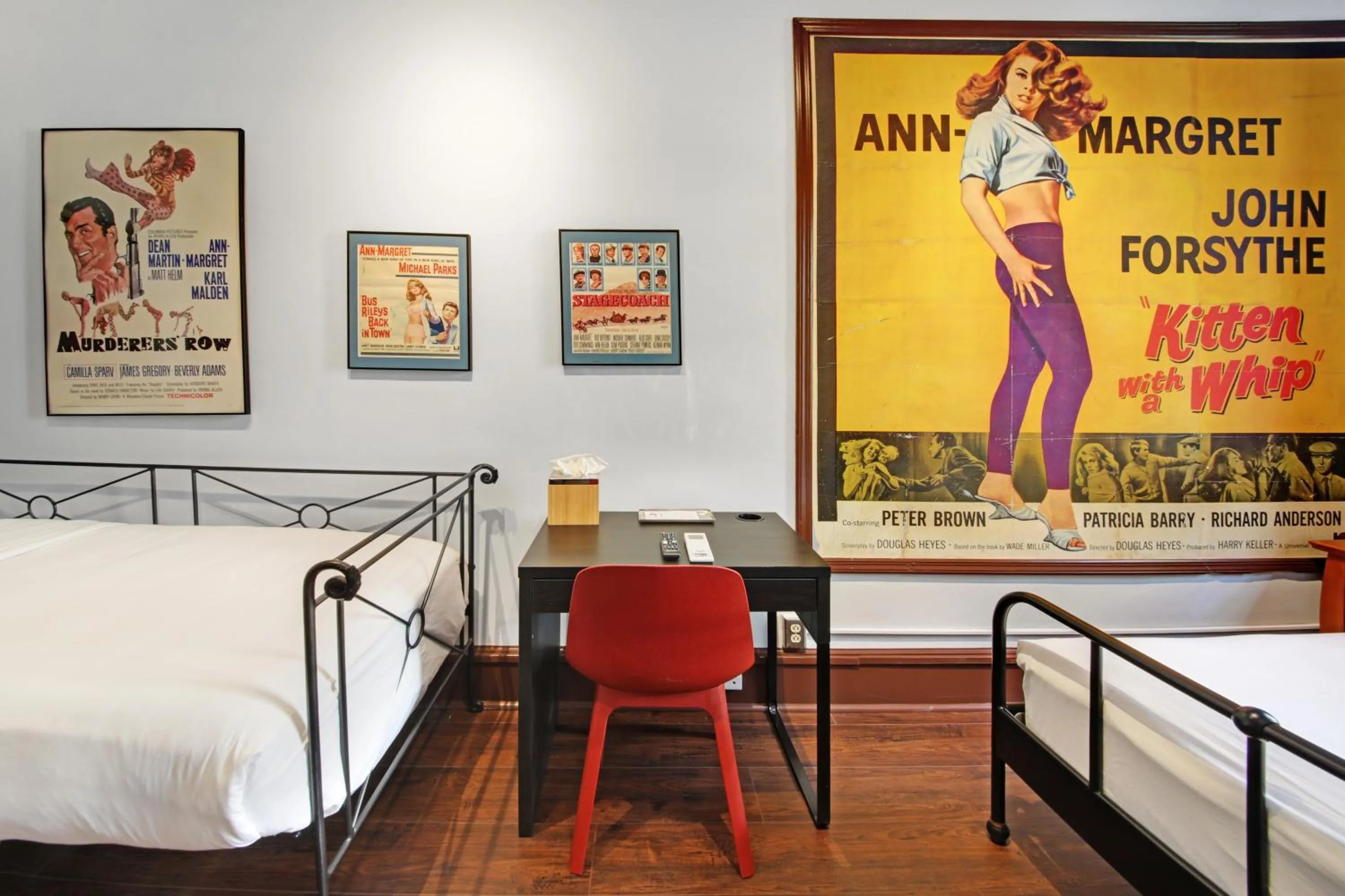 Bed in Chelsea Pines Inn